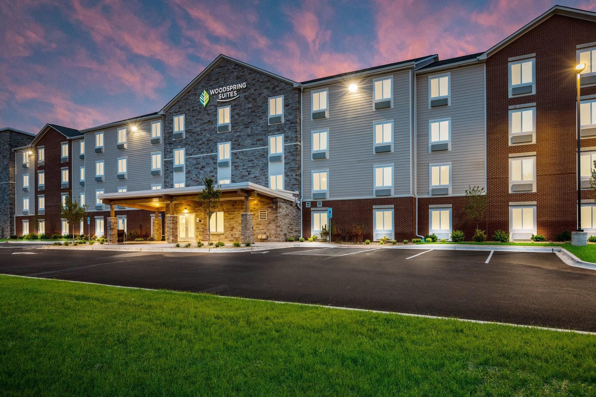 Woodspring Suites Downers Grove Chicago
