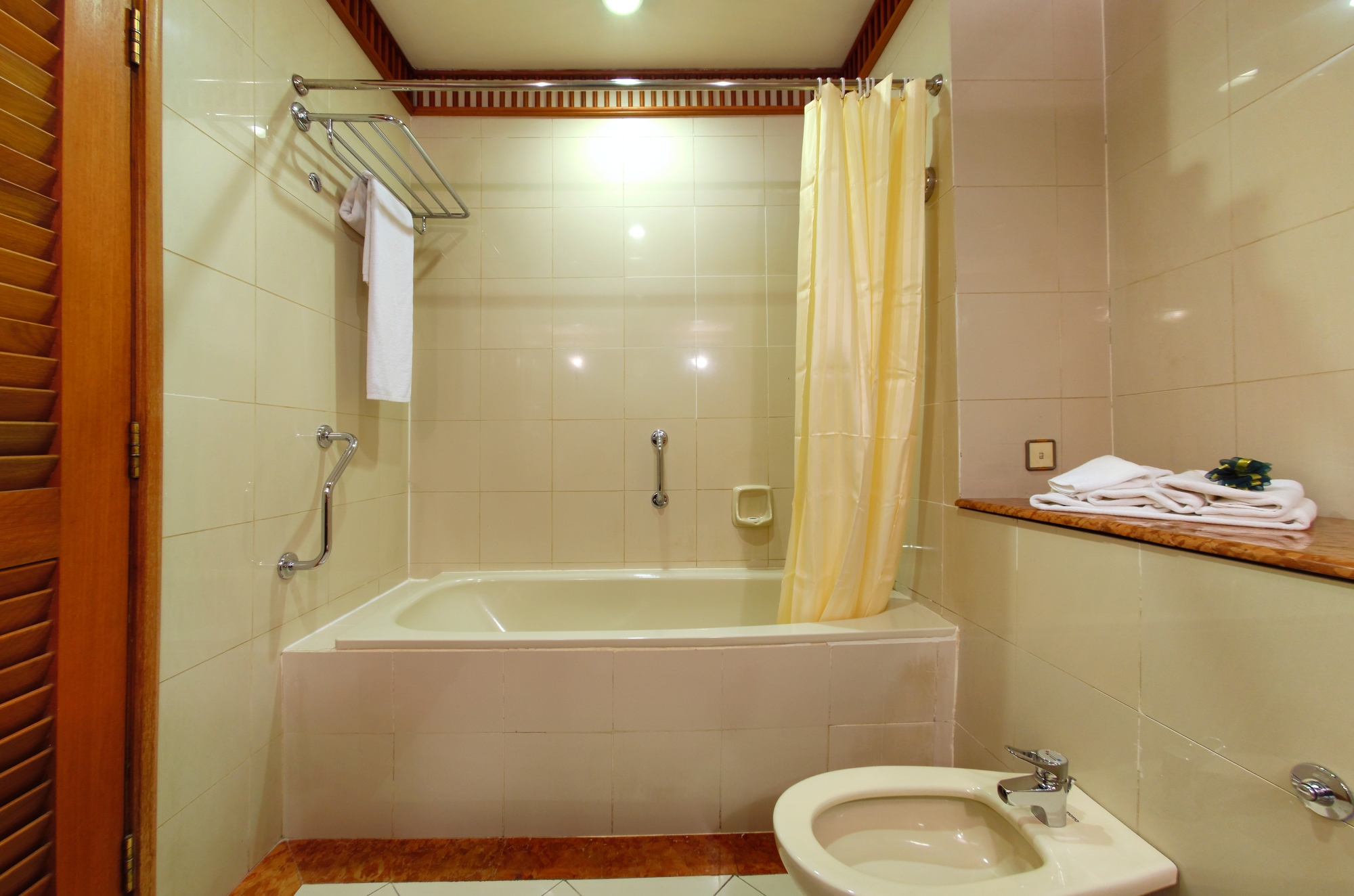 The Jesselton Hotel by null