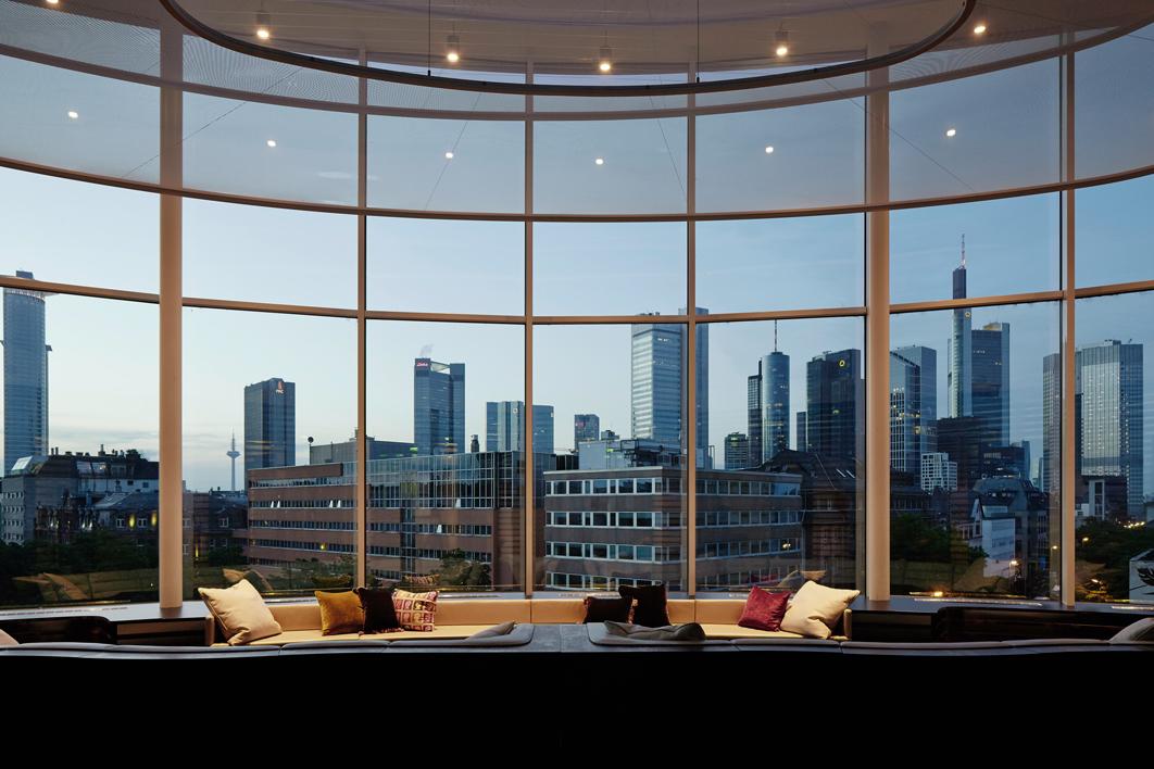 Roomers Frankfurt, Autograph Collection by null