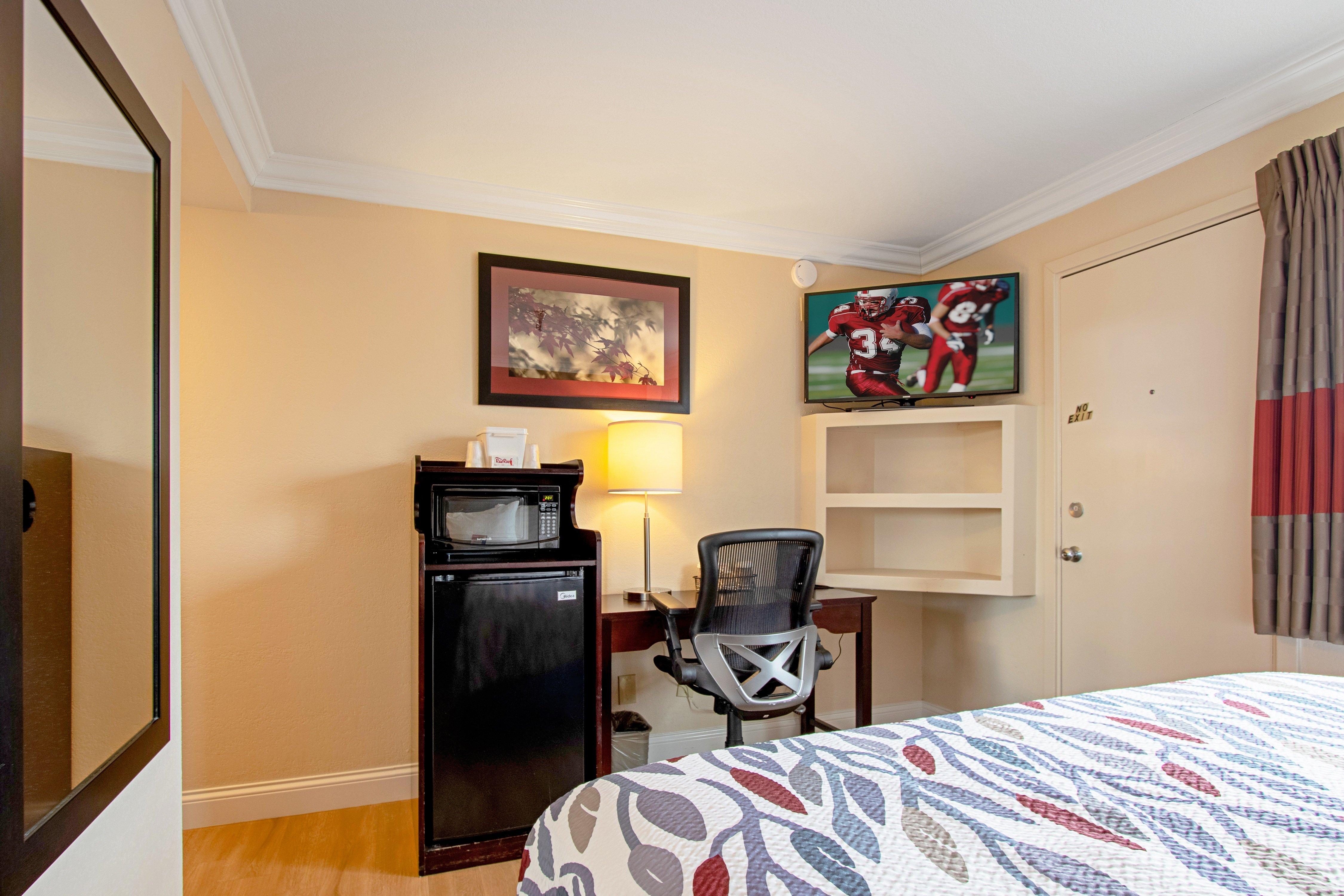 Red Roof Inn & Suites Monterey
