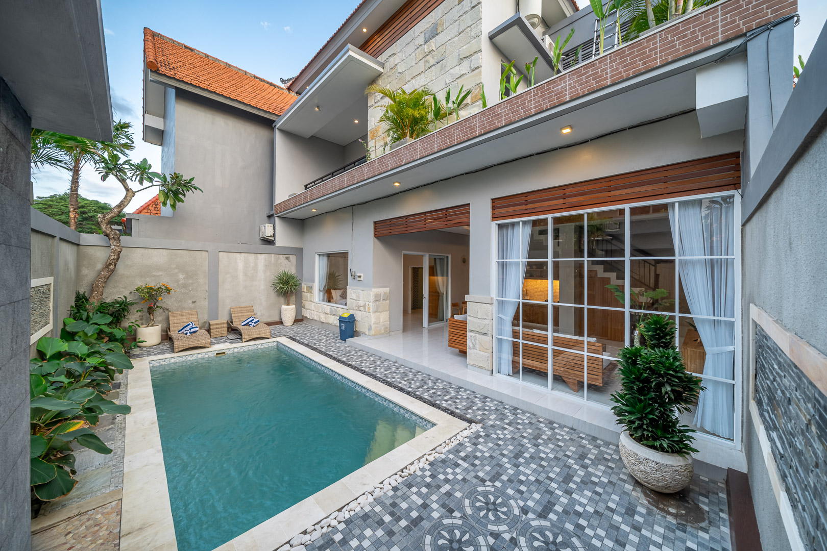 Q~la Villas