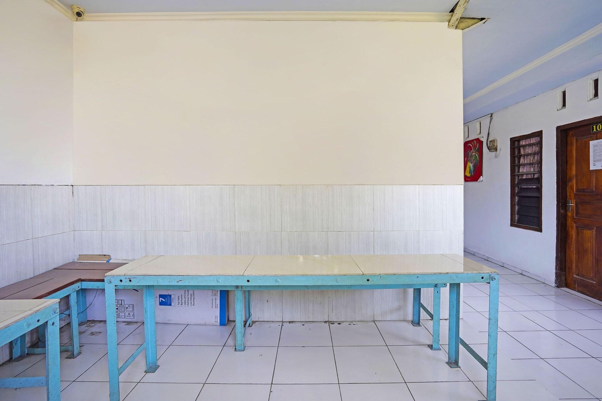 Oyo Life 91670 Mannsur Homestay Syariah