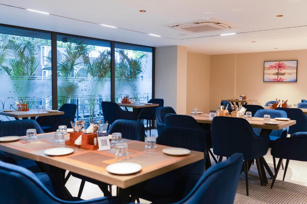 Grand Continent Hotel, Gurugram, Sector 45