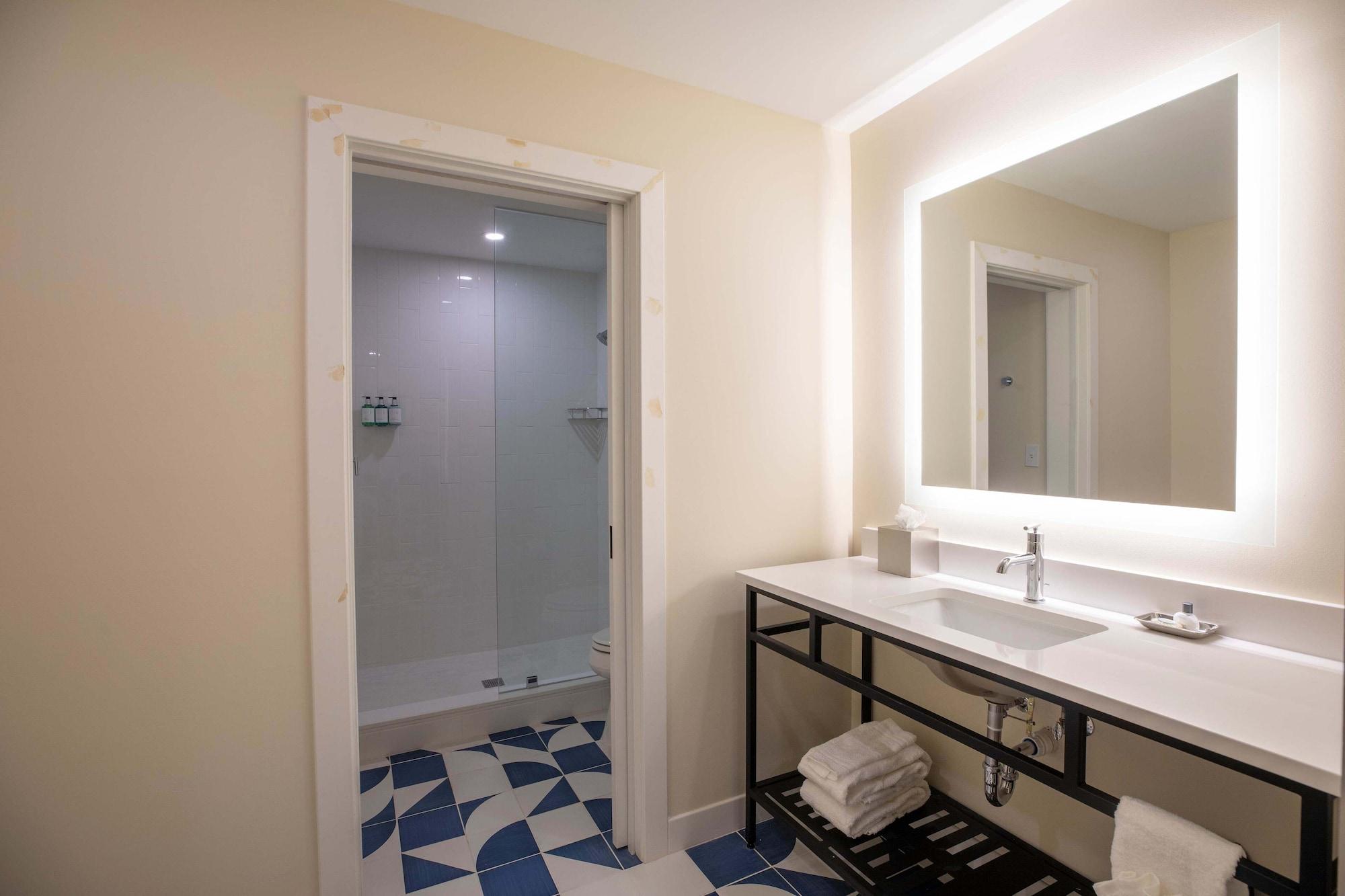 Room 4, The Holbrook Hotel, Danville