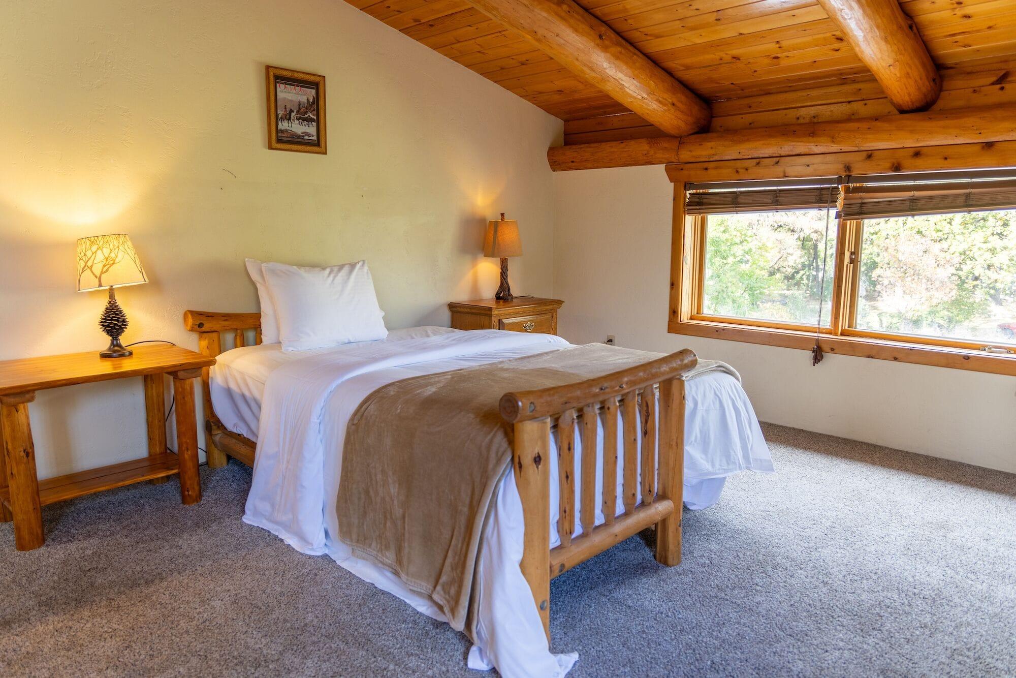 Room 4, The Lindsay Lodge Restaurant, Jackson