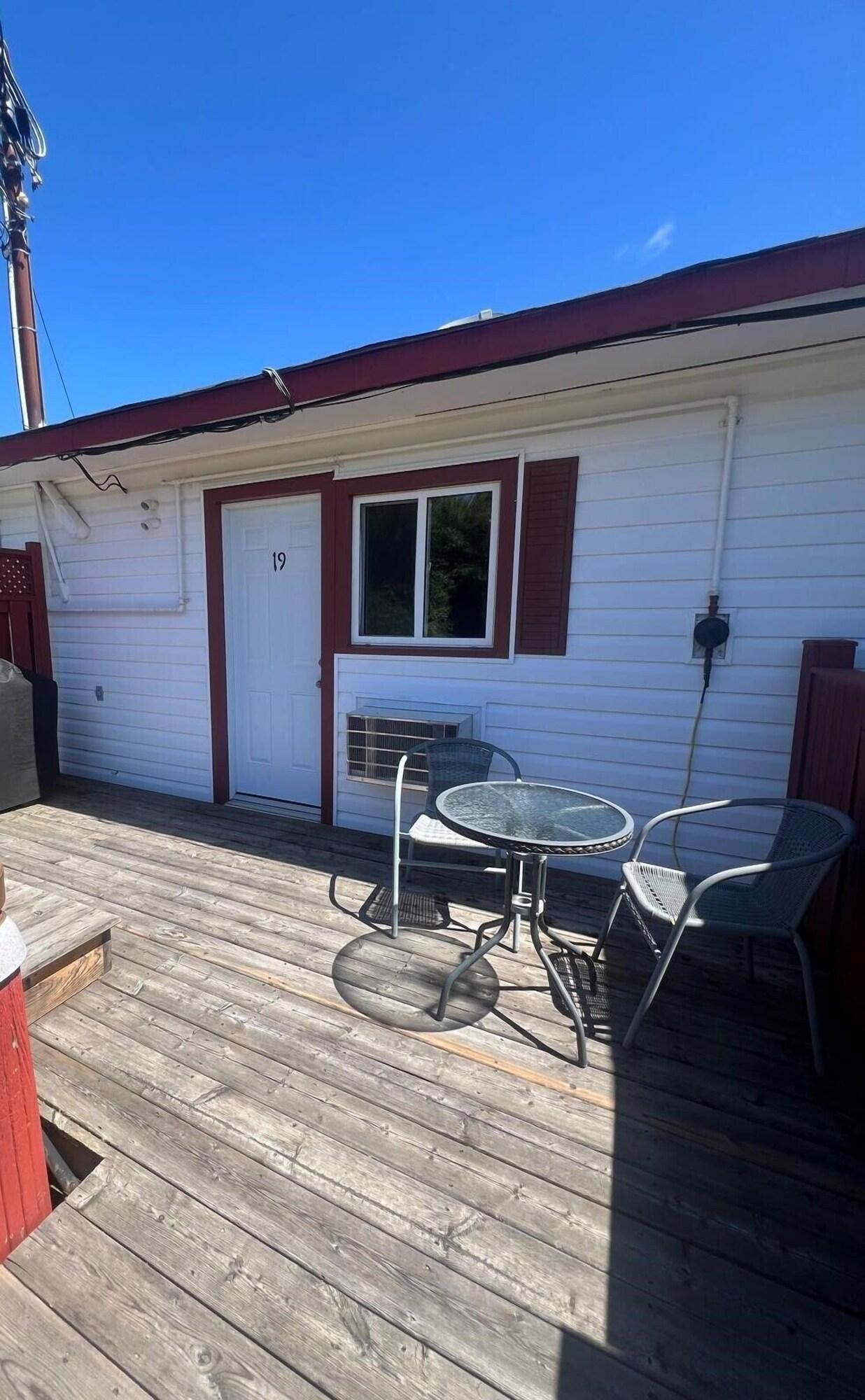 Room 4, Wawa Northern Lights Motel Chalets, Algoma