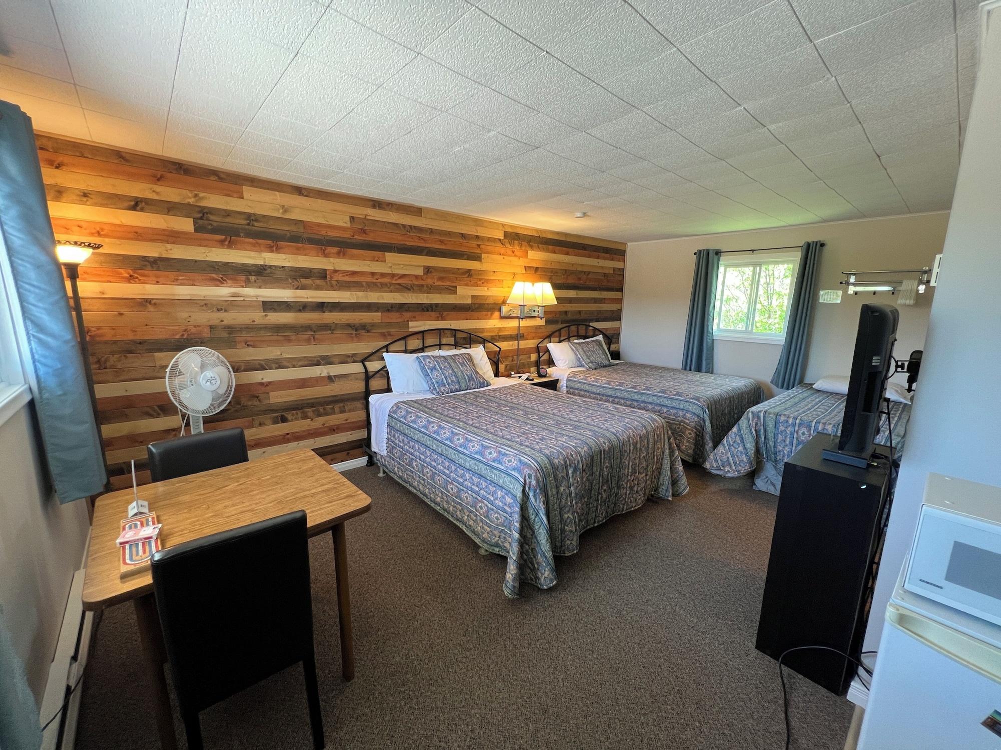 Room 3, Wawa Northern Lights Motel Chalets, Algoma