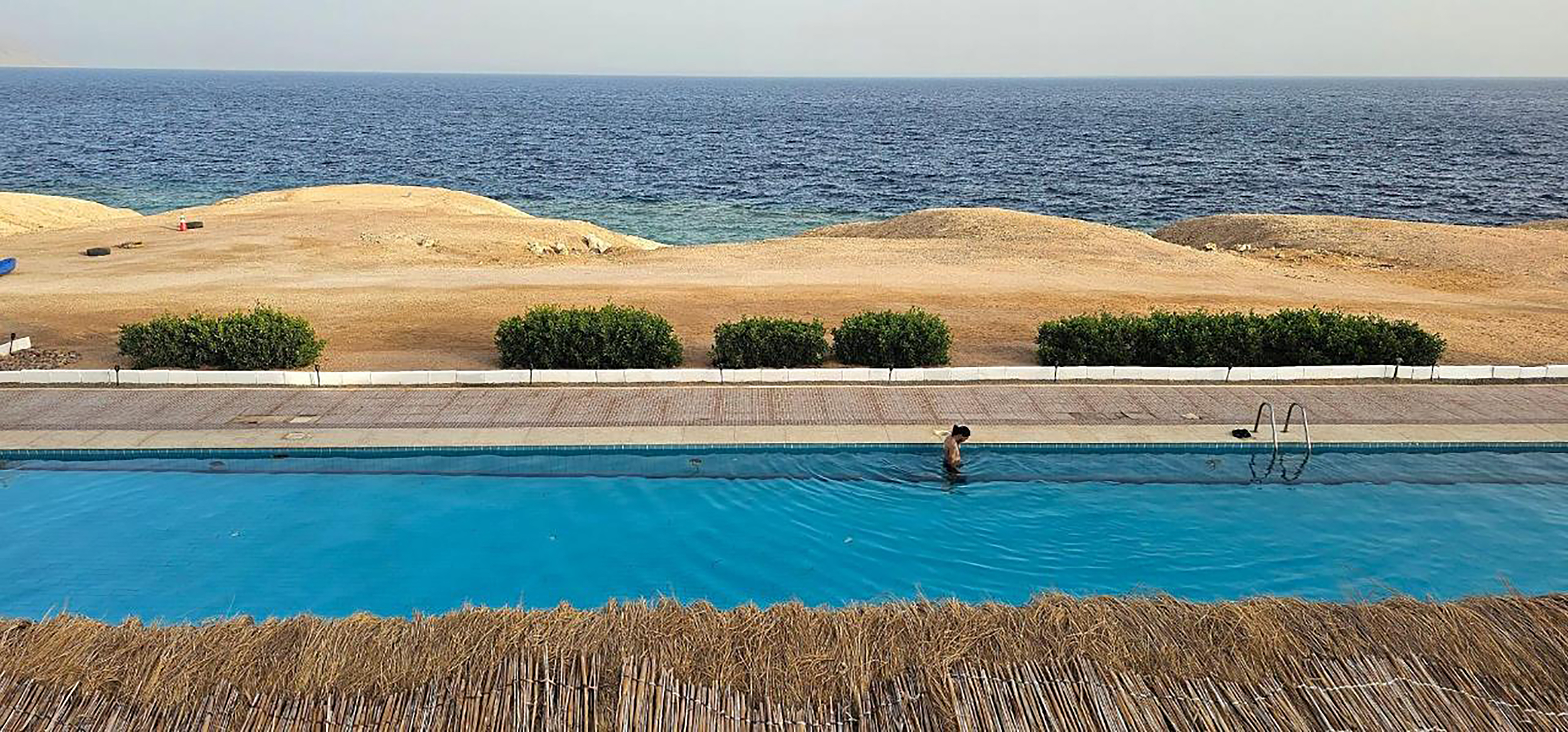 Chambre triple, vue sur la mer