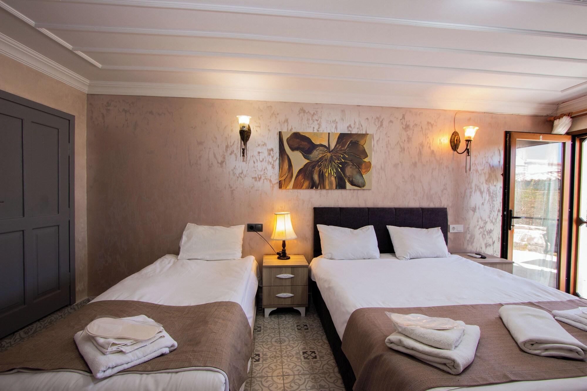 Room 3, Cundera Hotel, Ayvalık