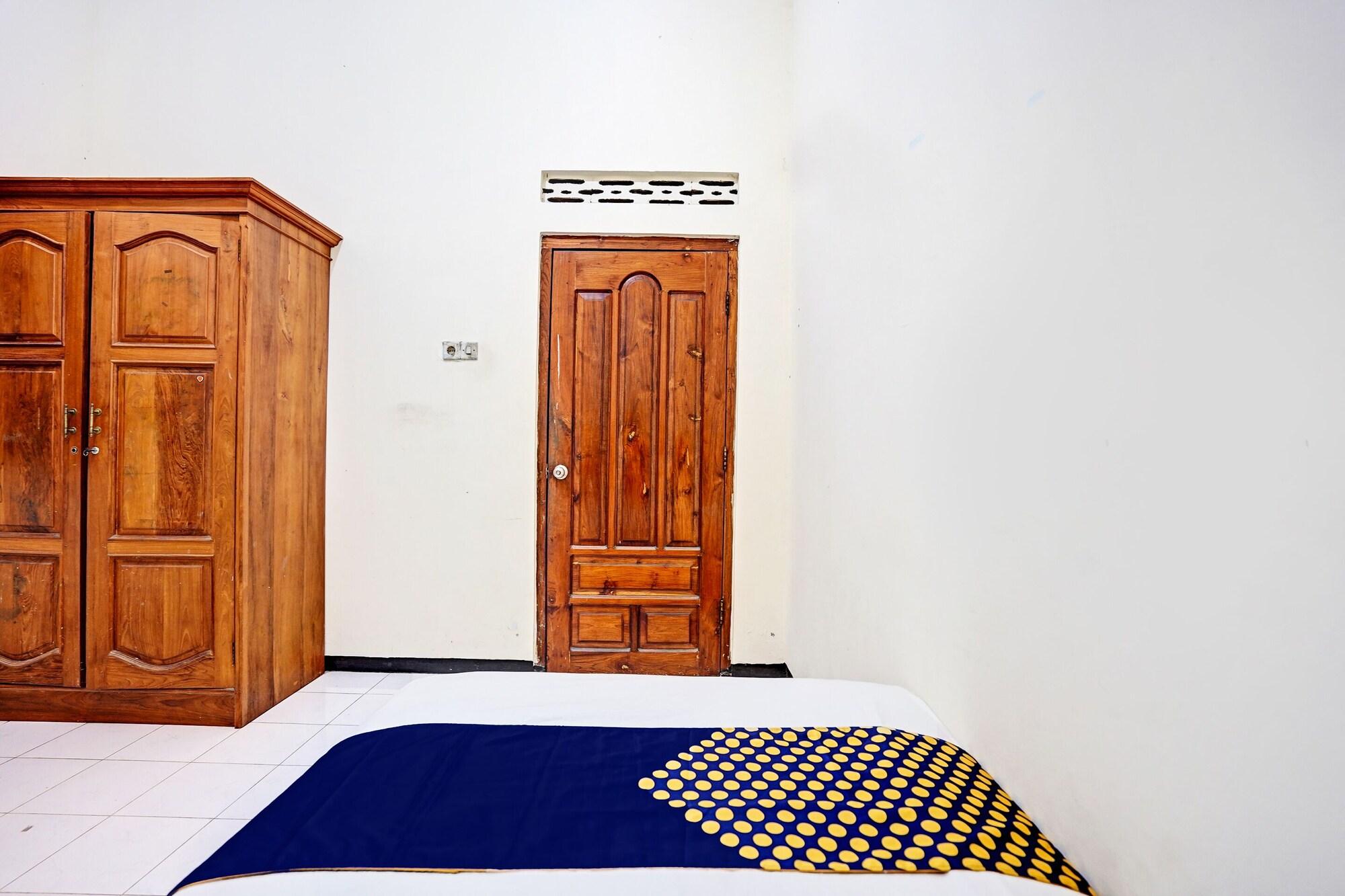 Room 5, Oyo Life 92785 Wisma Trubus Syariah, Tuban
