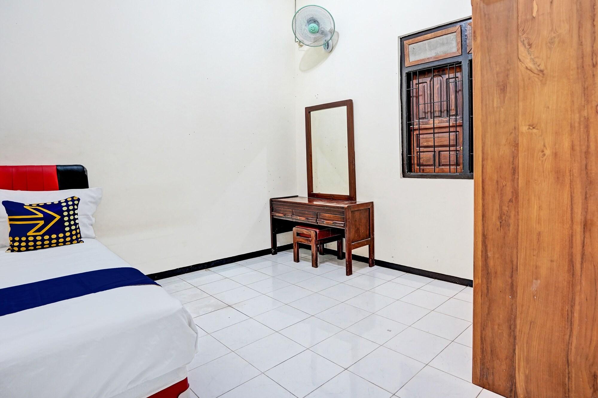 Room 3, Oyo Life 92785 Wisma Trubus Syariah, Tuban