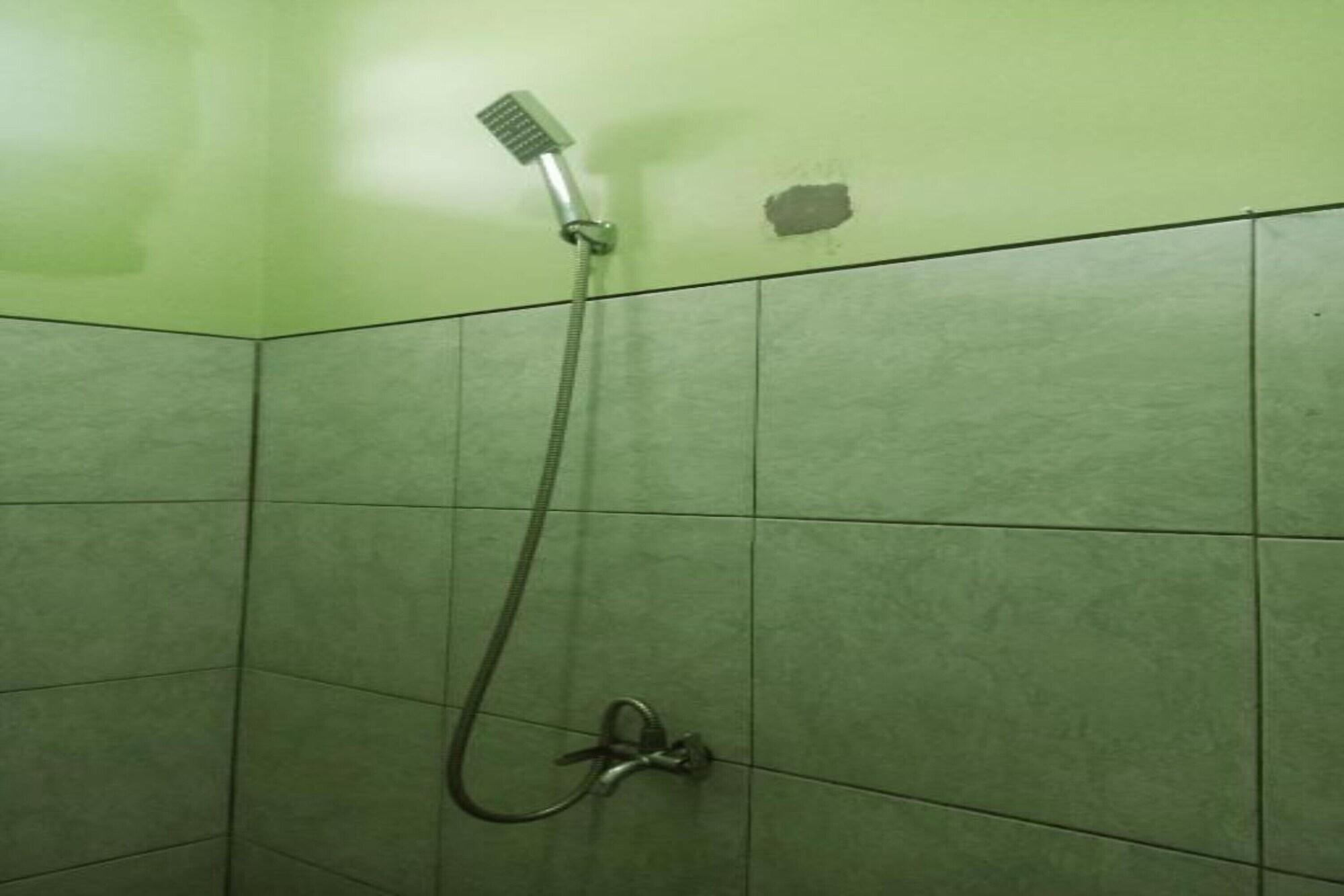 Room 2, Hotel O Eko Guest House, Makassar