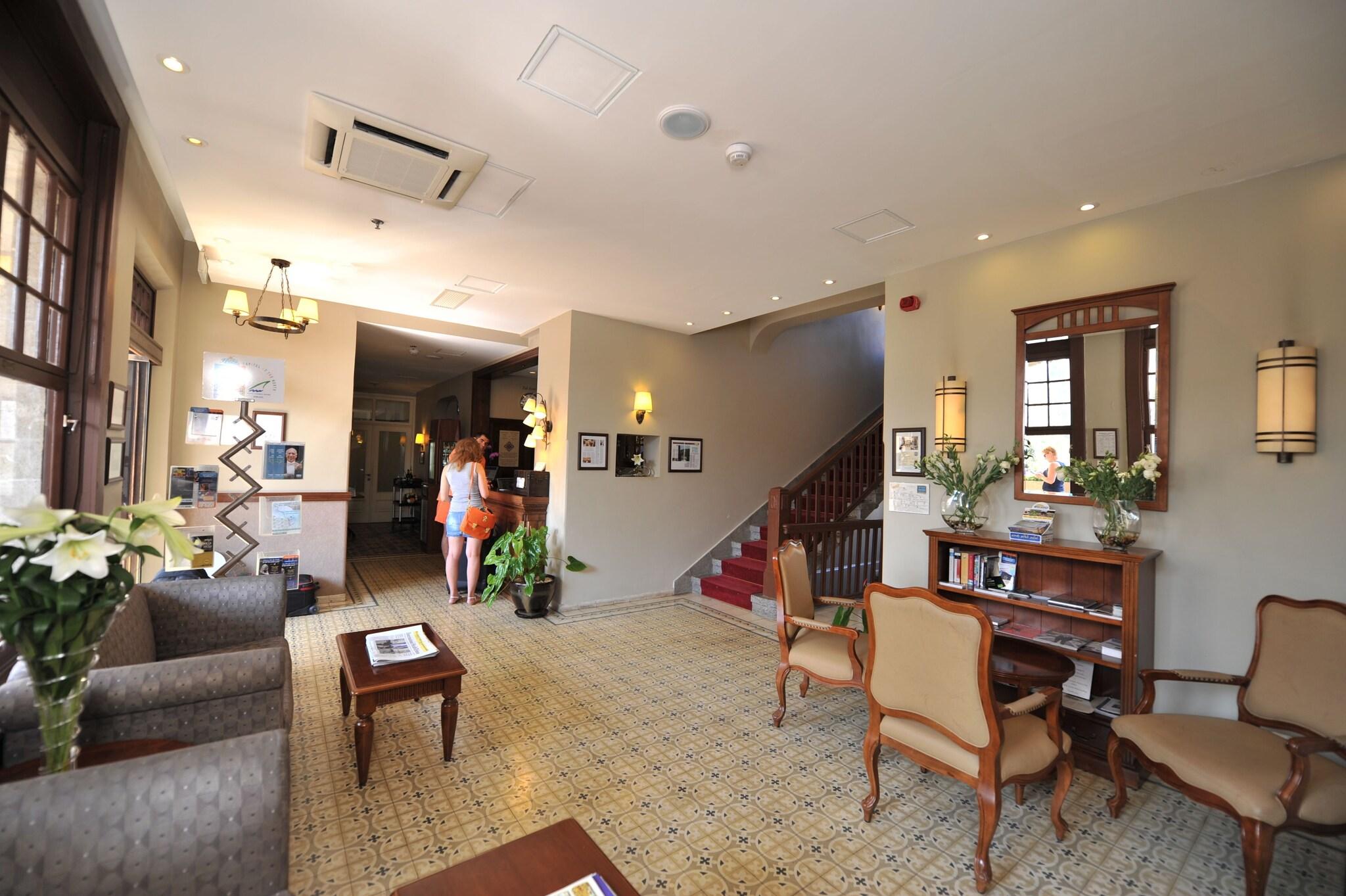 The Colony Hotel by null