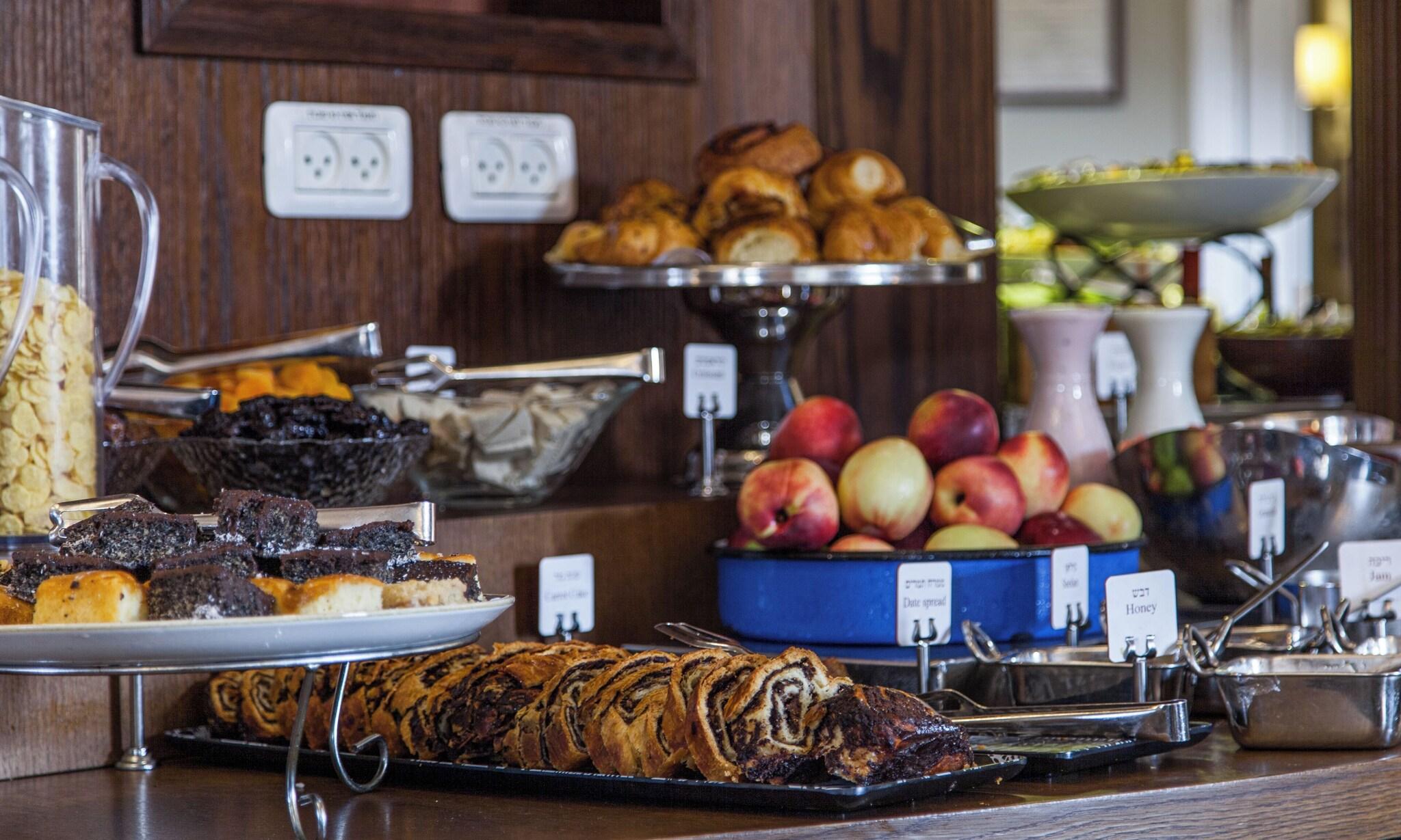 The Colony Hotel by null