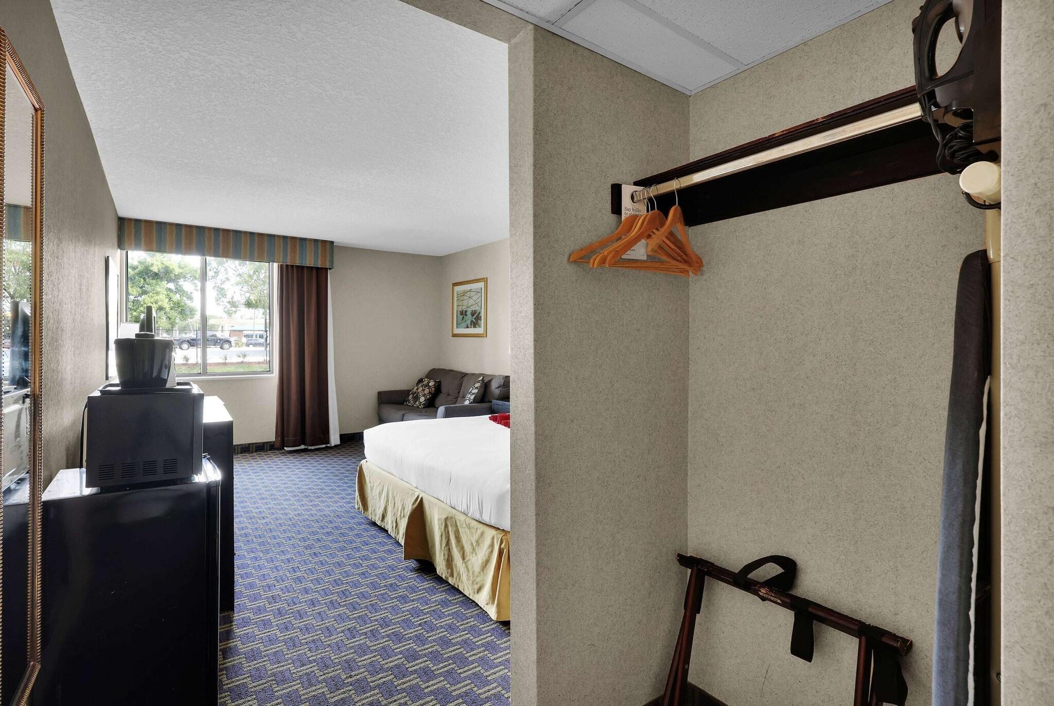 Ramada by Wyndham Jacksonville I-95 by Butler Blvd