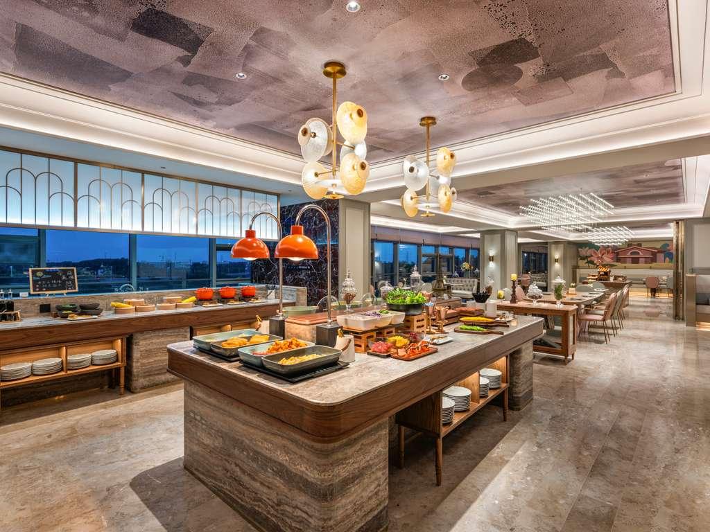 Mercure Nantong Suxitong Riverside
