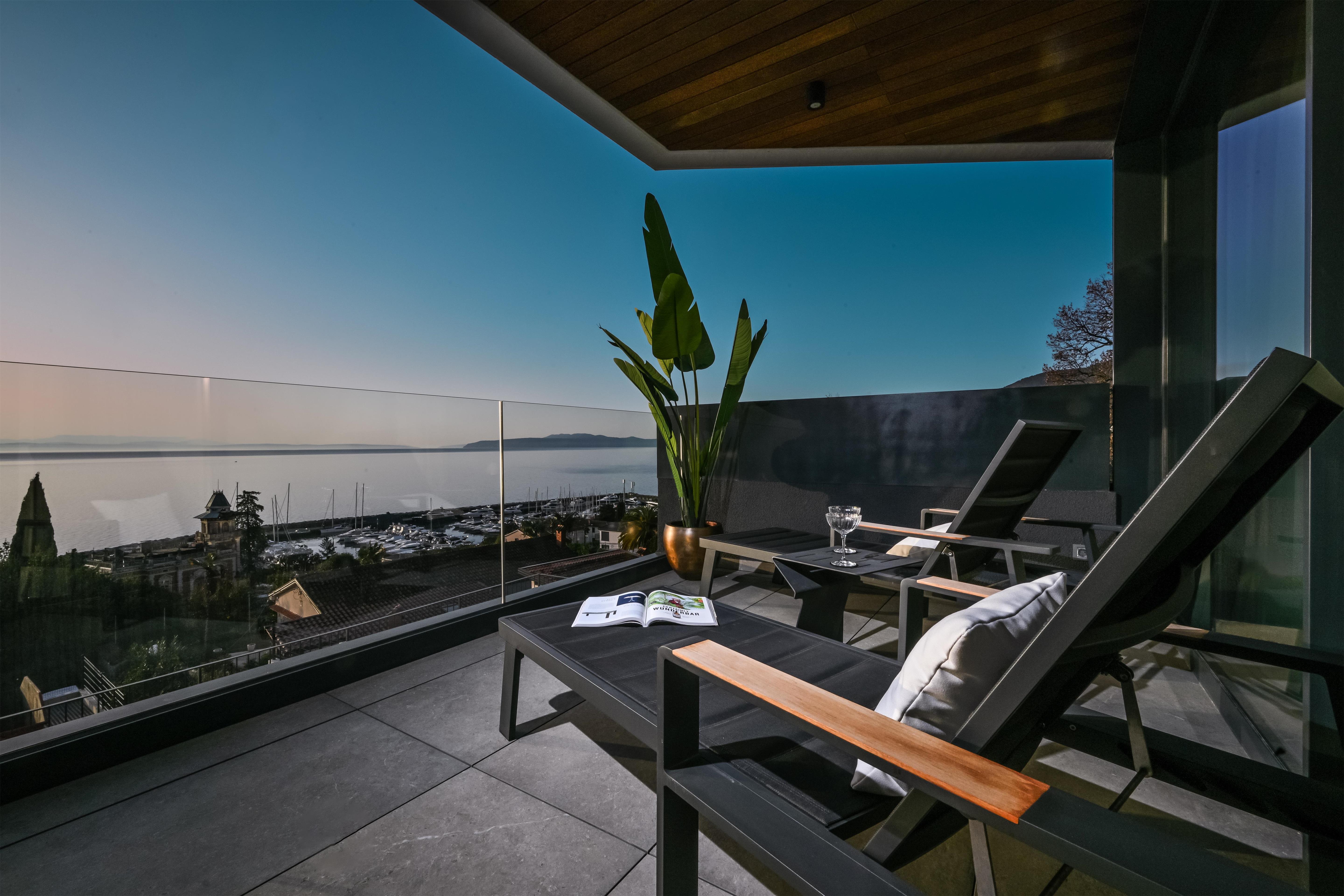 Sealeven Hotel And Residences