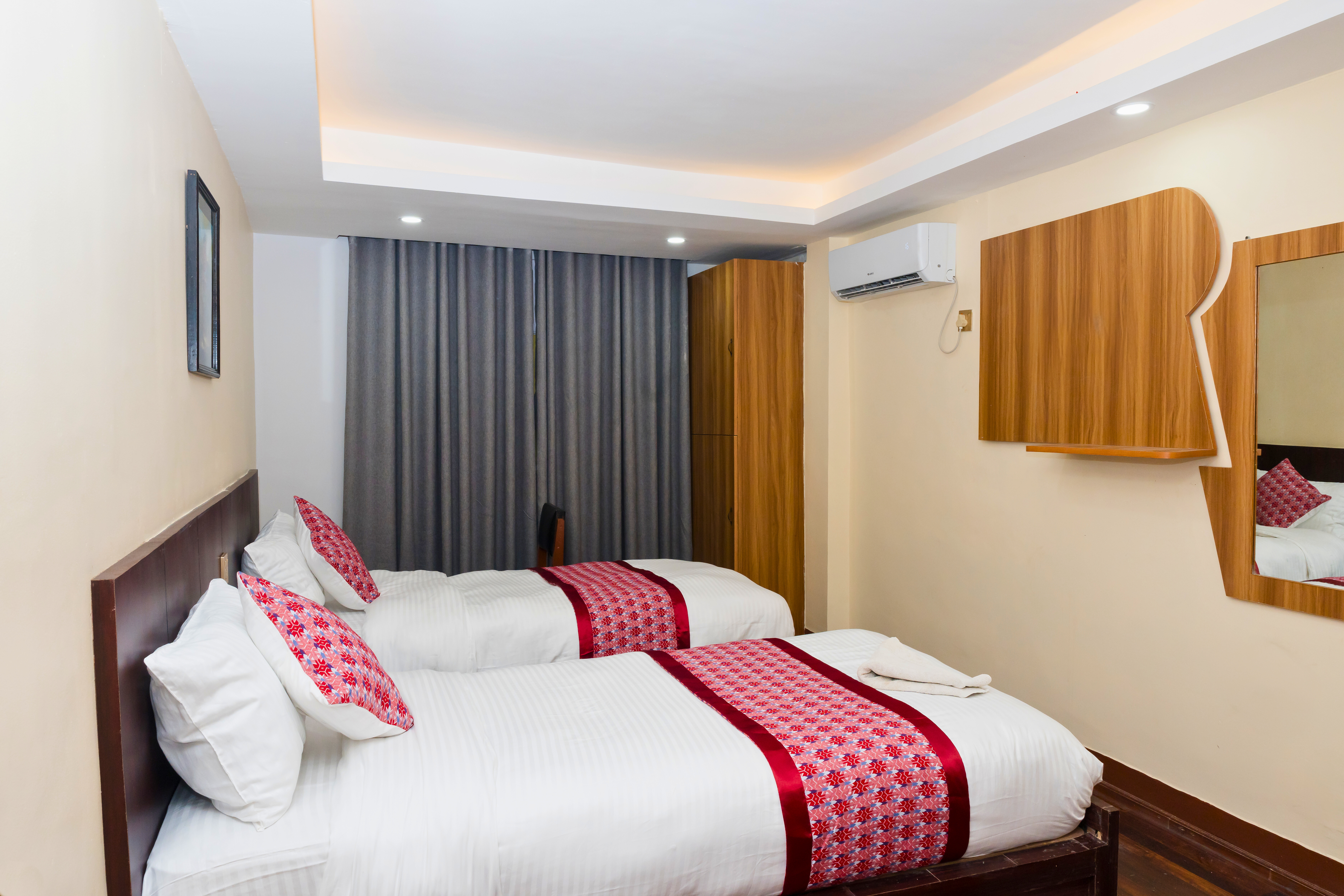Rightway Hotel & Restaurant