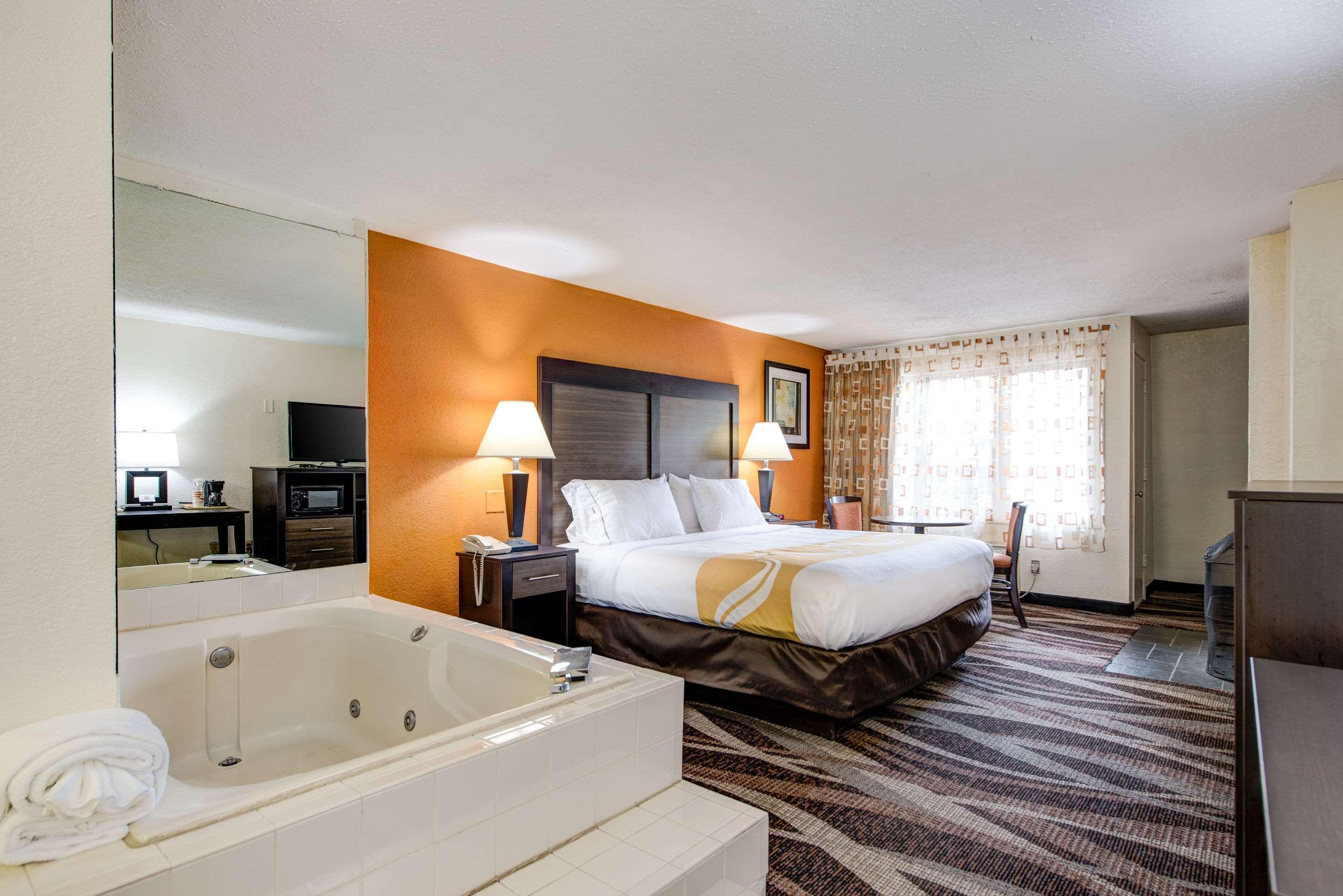 Quality Inn Creekside - Downtown Gatlinburg