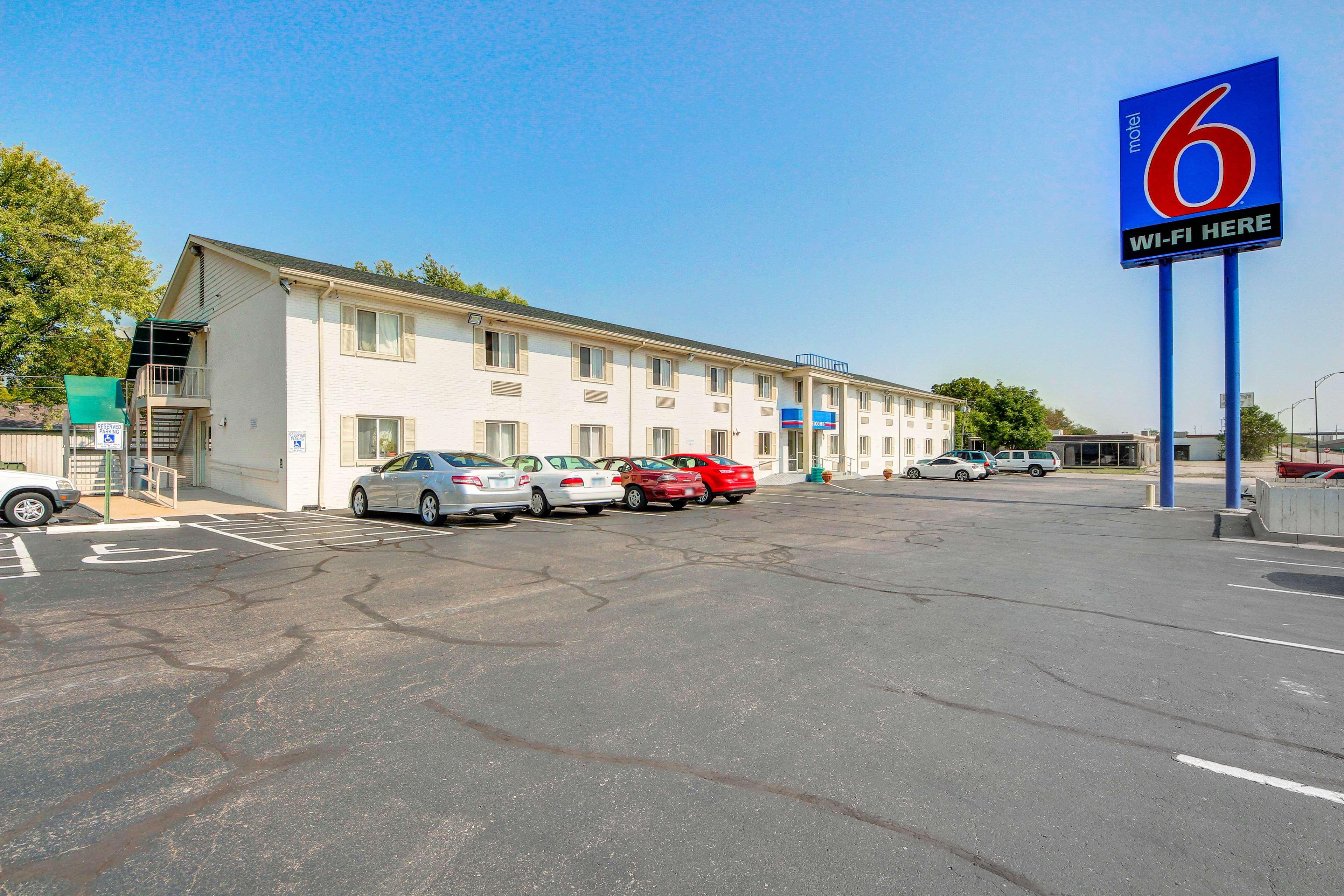 Econo Lodge East