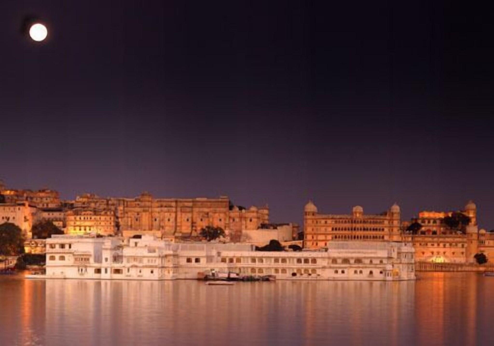 Shiv Niwas Palace by null