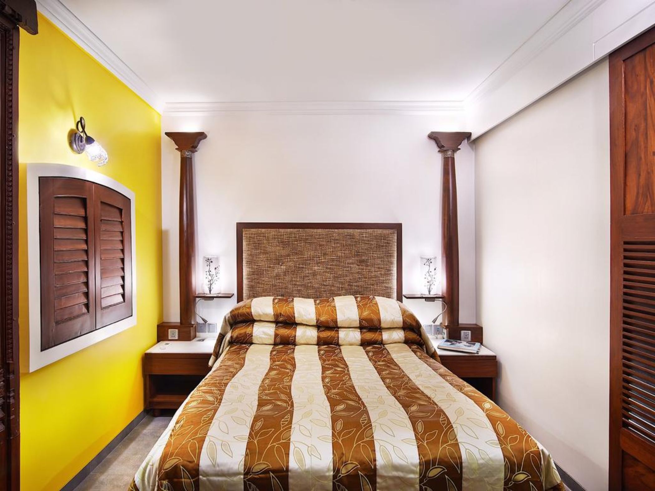 The Shalimar Hotel (August Kranti Marg) by null