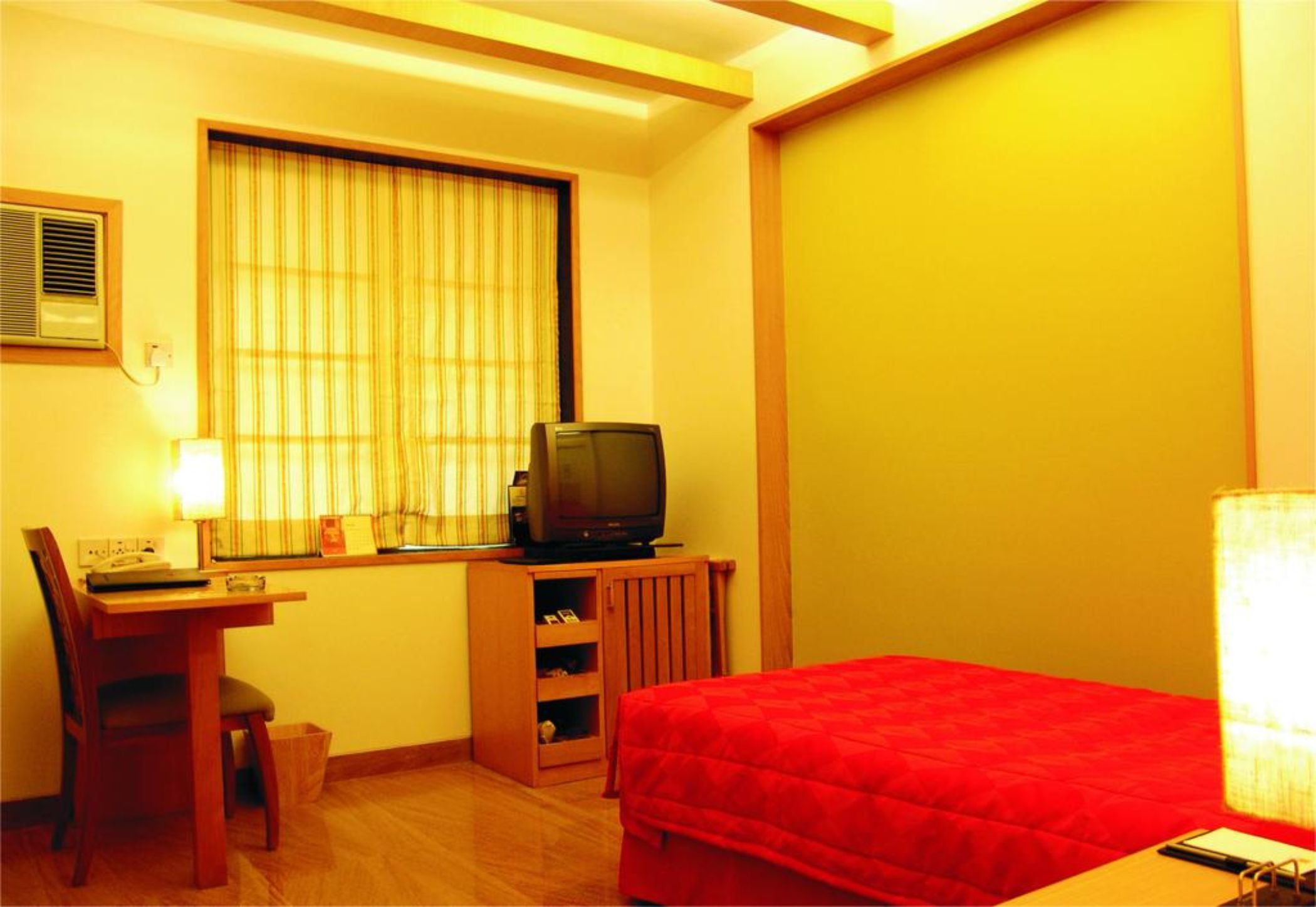 The Shalimar Hotel (August Kranti Marg) by null