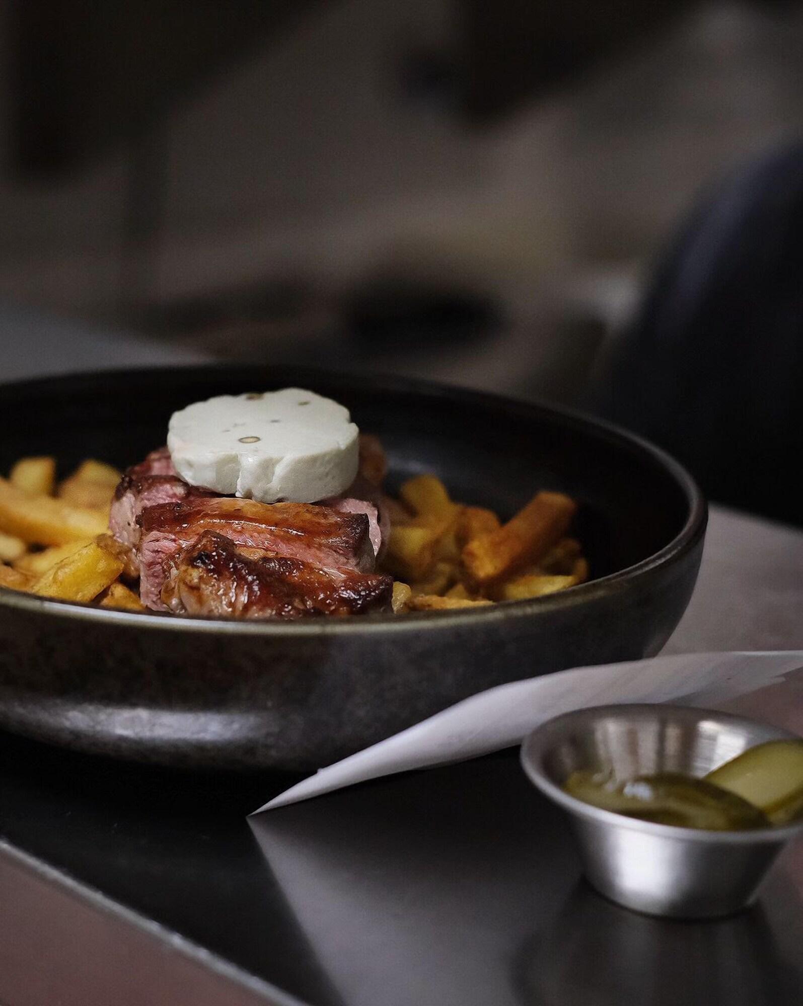 Oswego Hotel by null