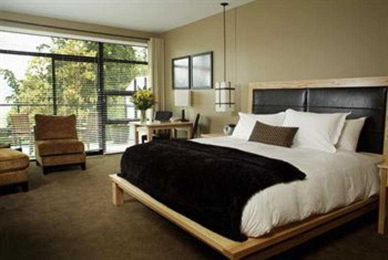 Oswego Hotel by null