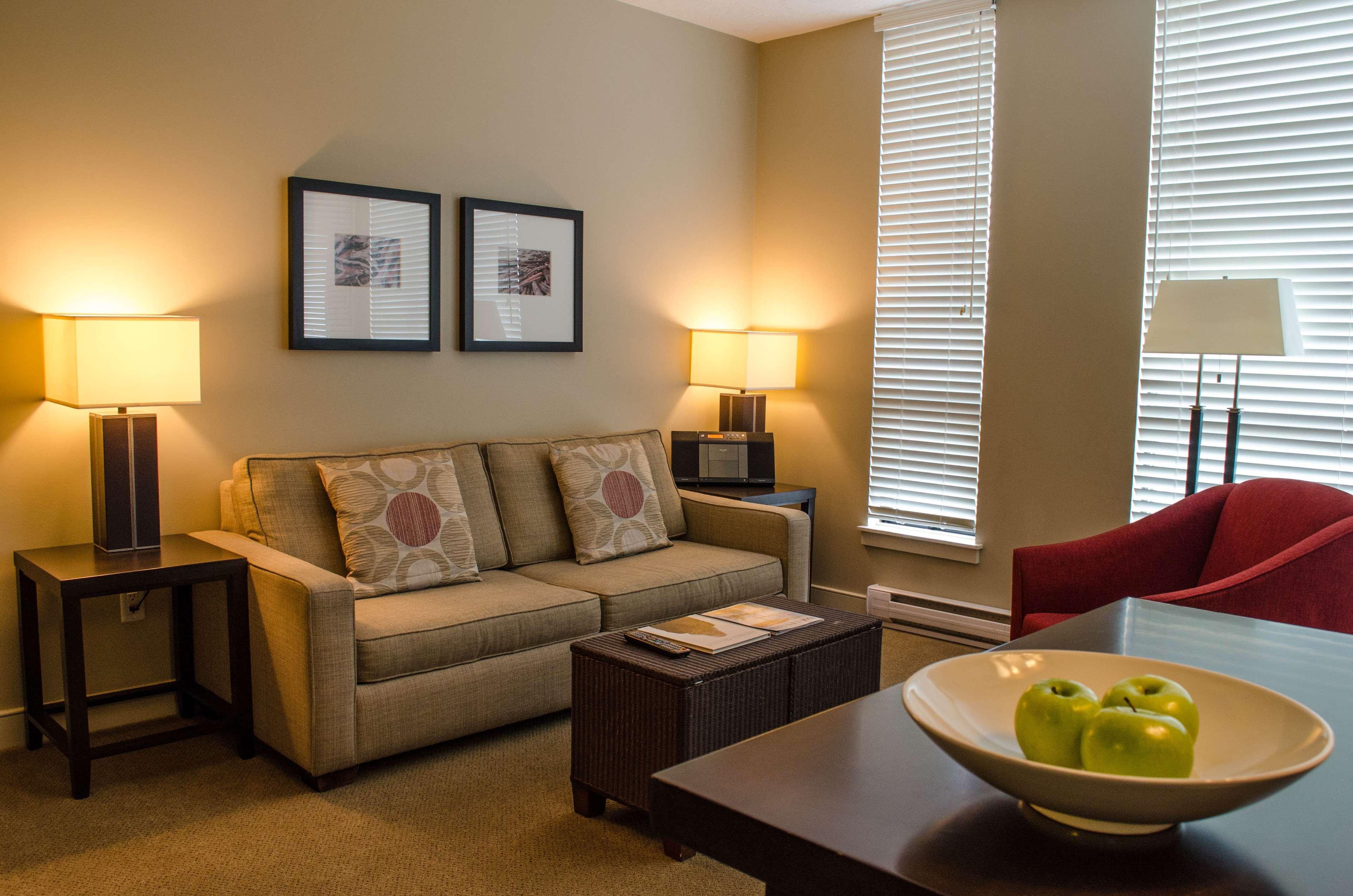 Oswego Hotel by null