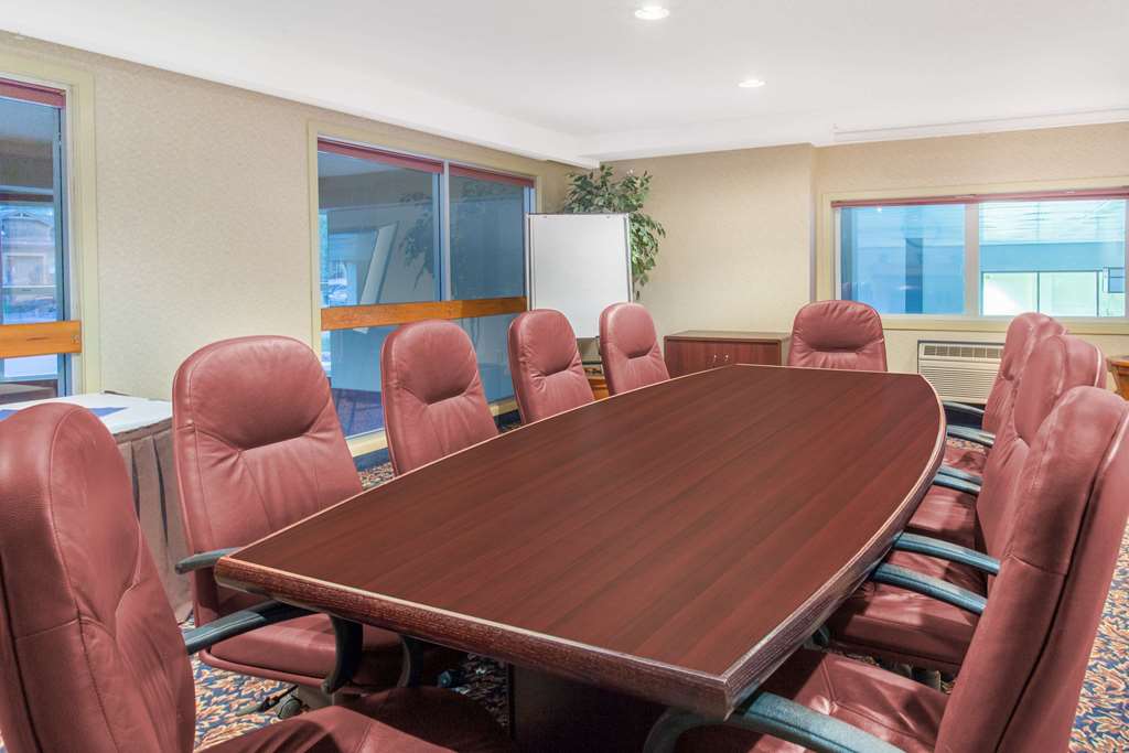 Canmore Inn & Suites