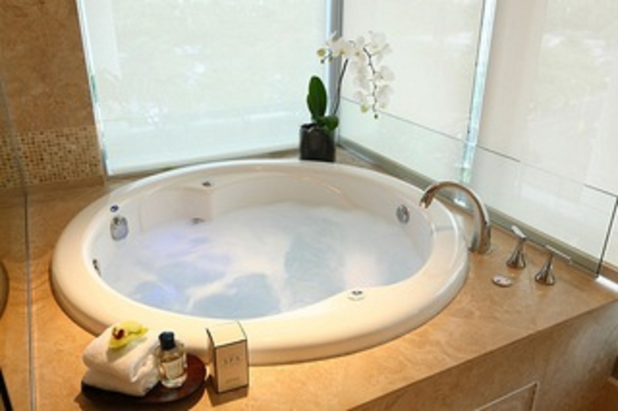 Ka La'i Waikiki Beach, LXR Hotels & Resorts by null