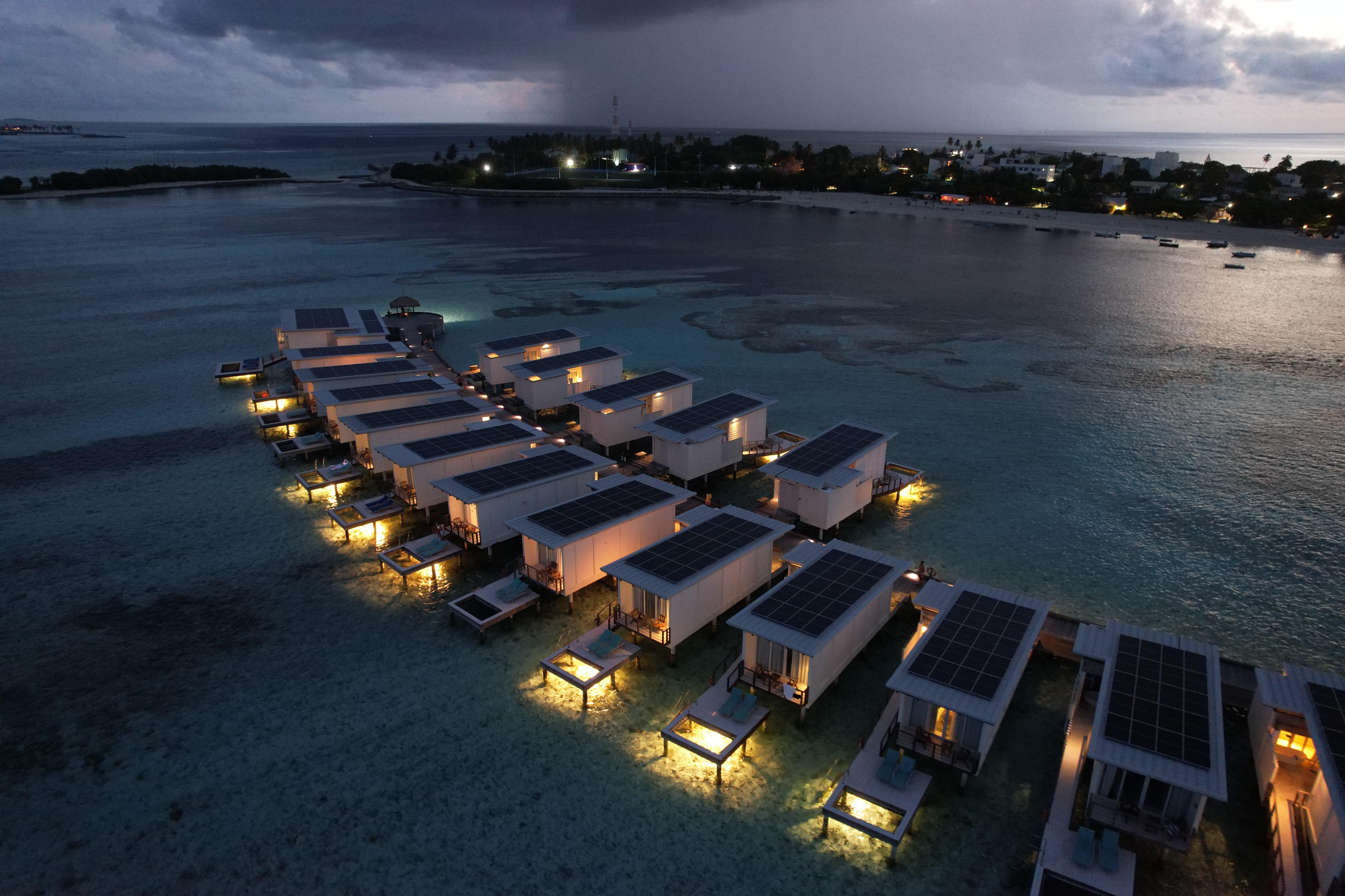 Holiday Inn Resort Kandooma Maldives
