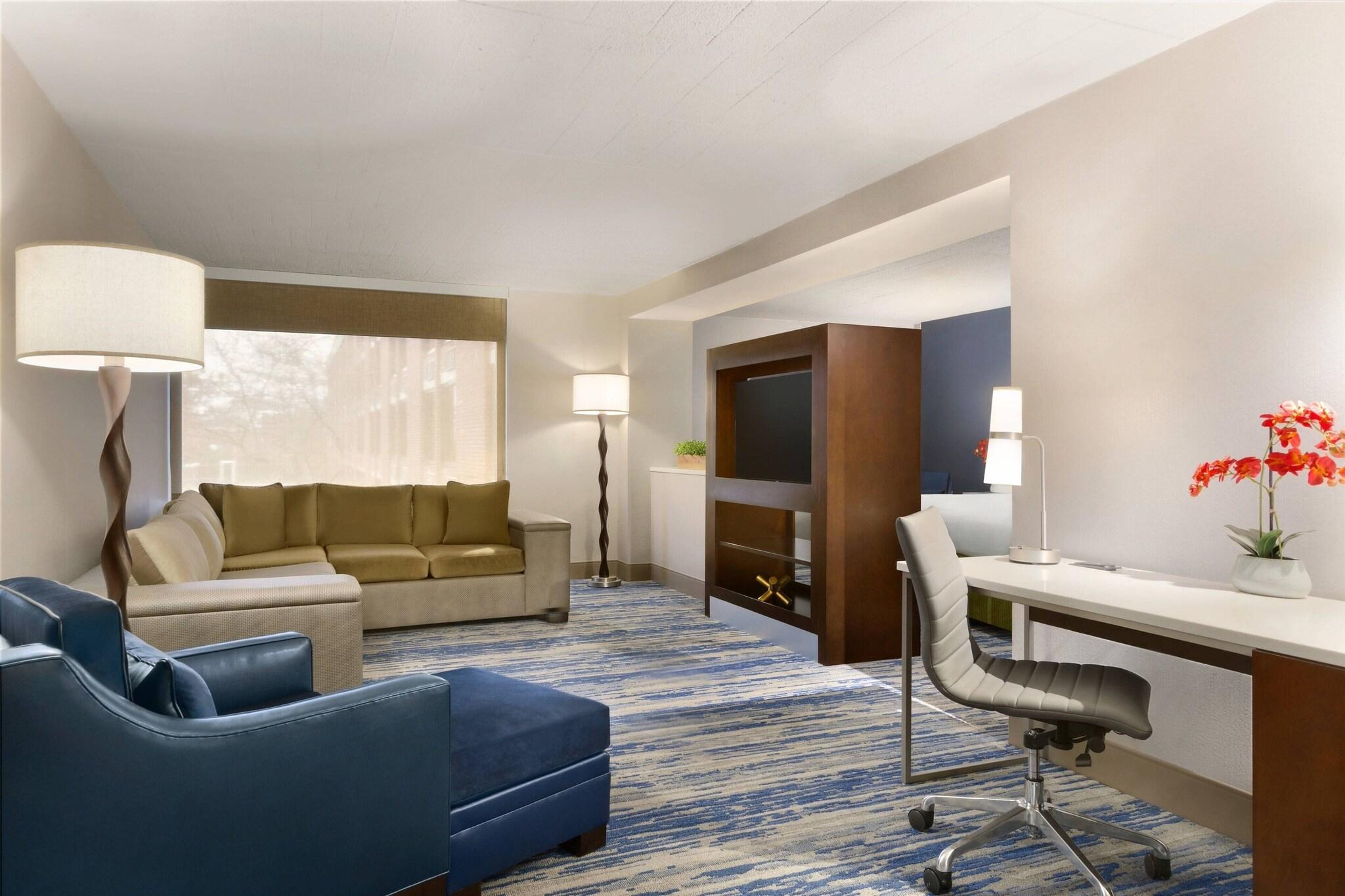 Skyline Detroit Airport Surestay Collection By Bw