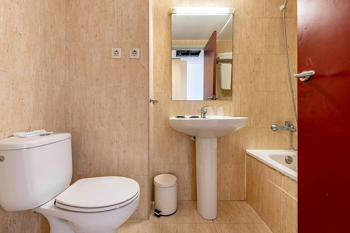 Basic Hotel