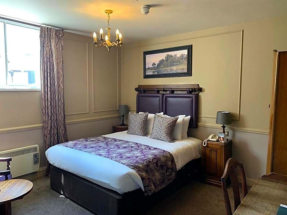 Saracen's Head Hotel
