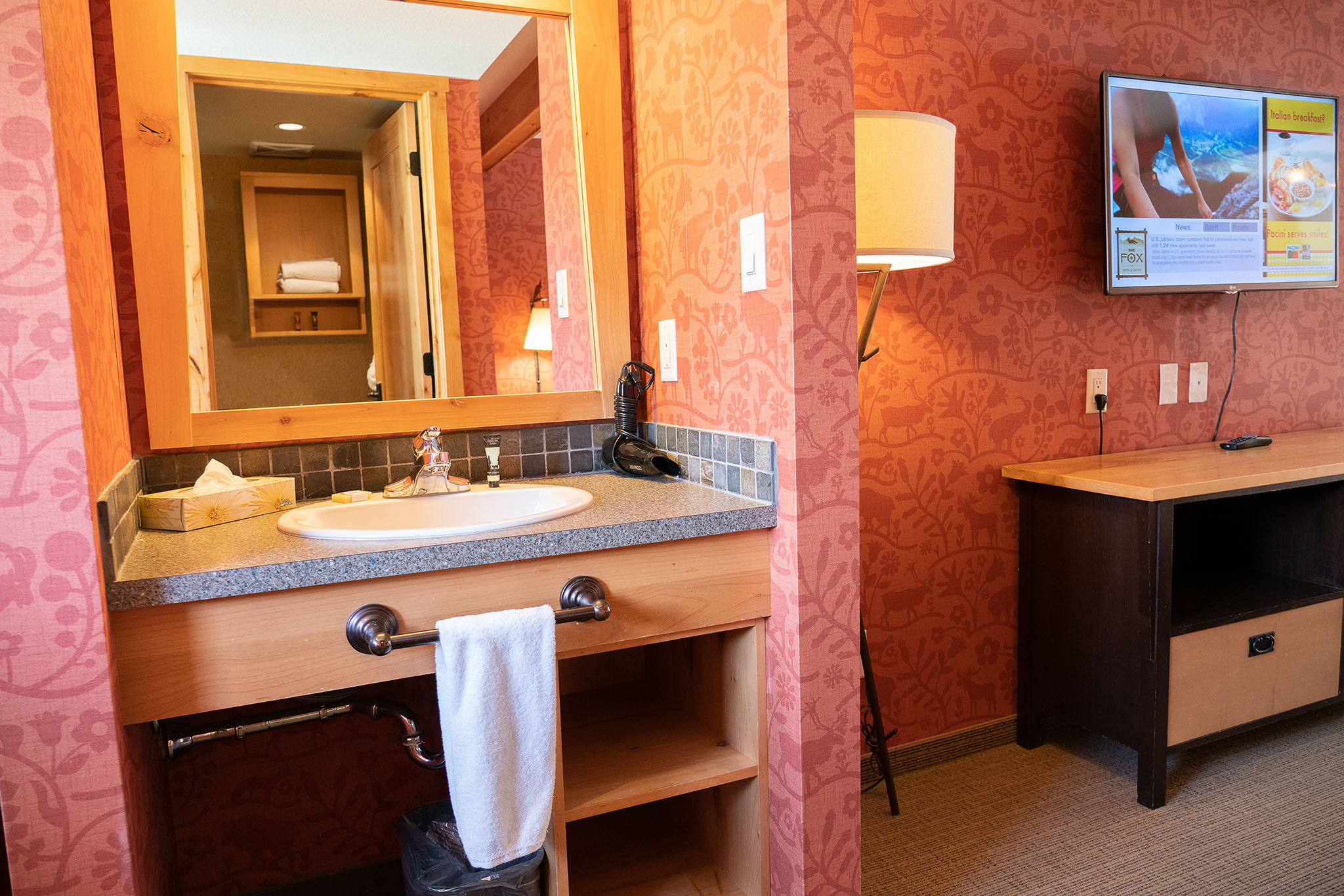 Fox Hotel & Suites by null
