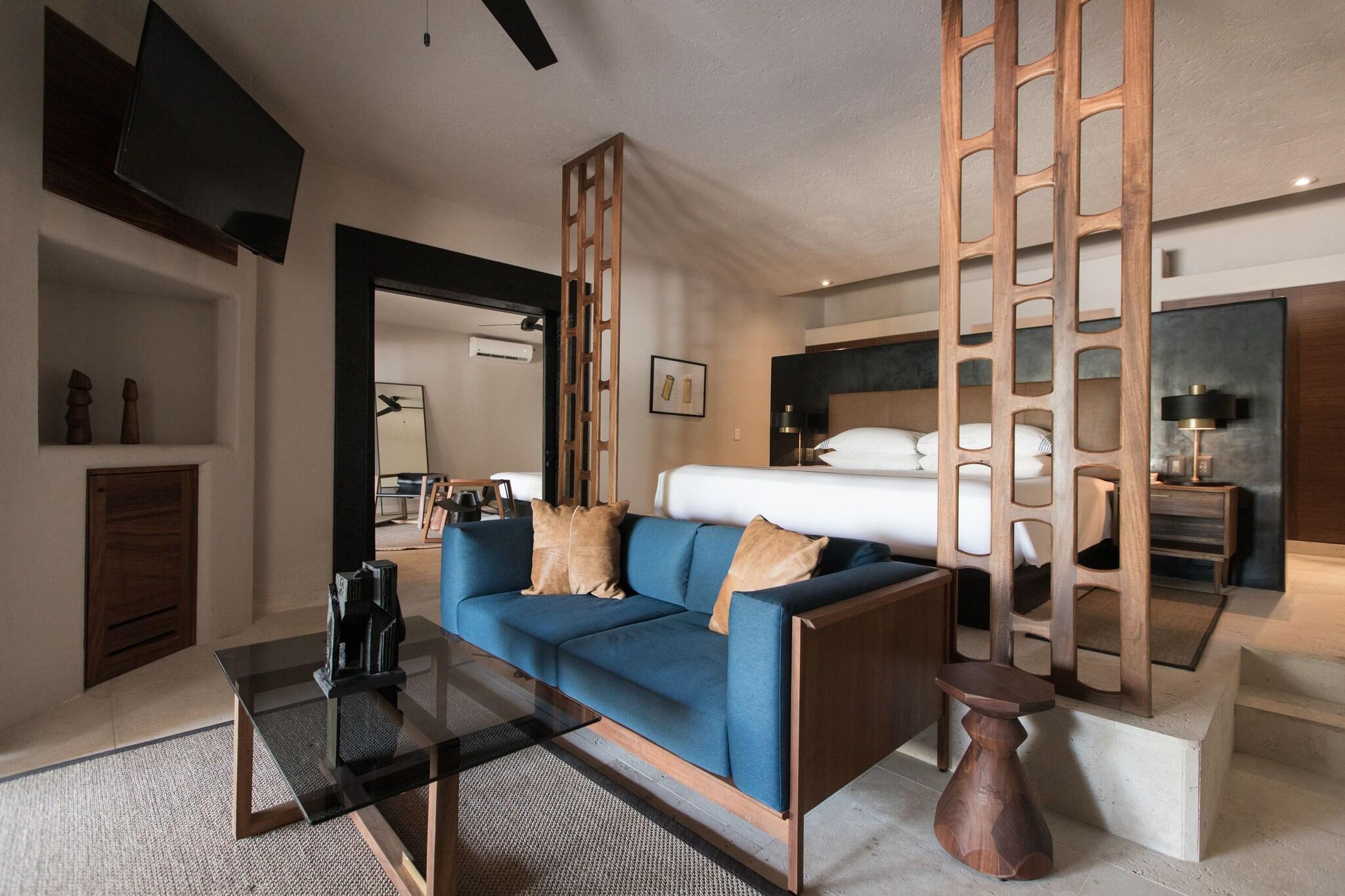 Thompson Zihuatanejo, by Hyatt by null