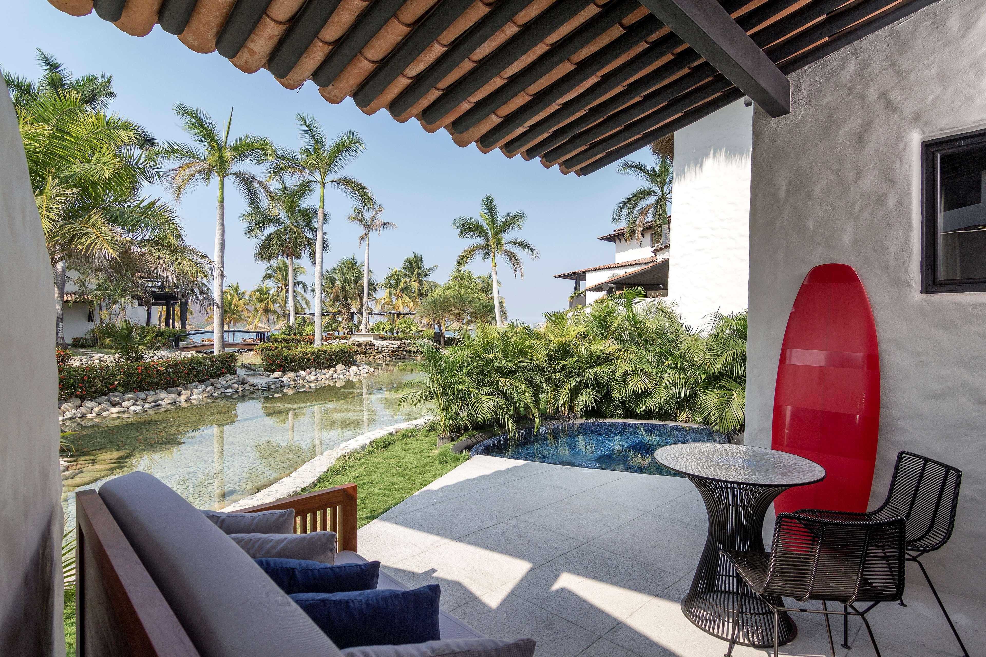 Thompson Zihuatanejo
