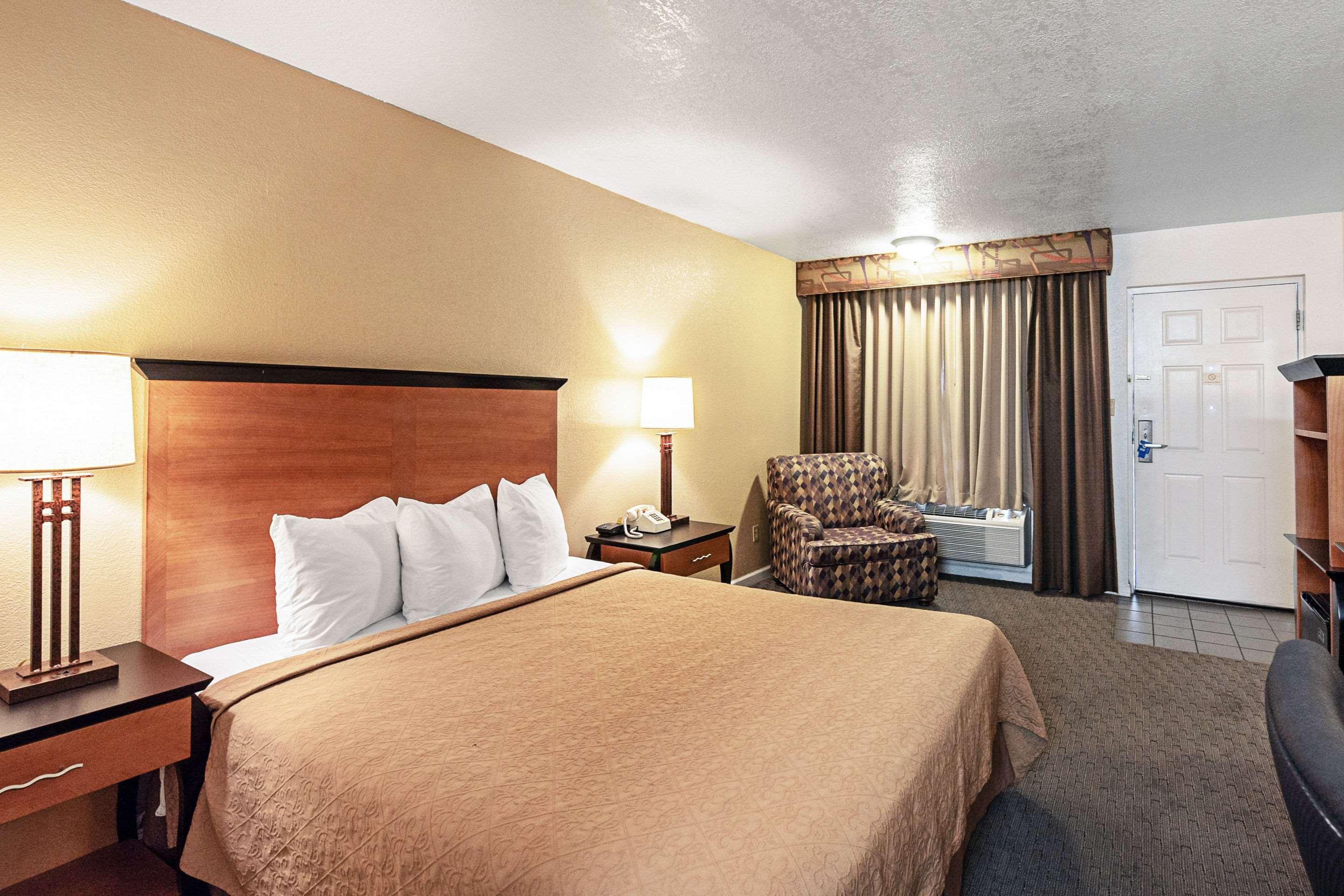 Rodeway Inn At Nevada State Capitol