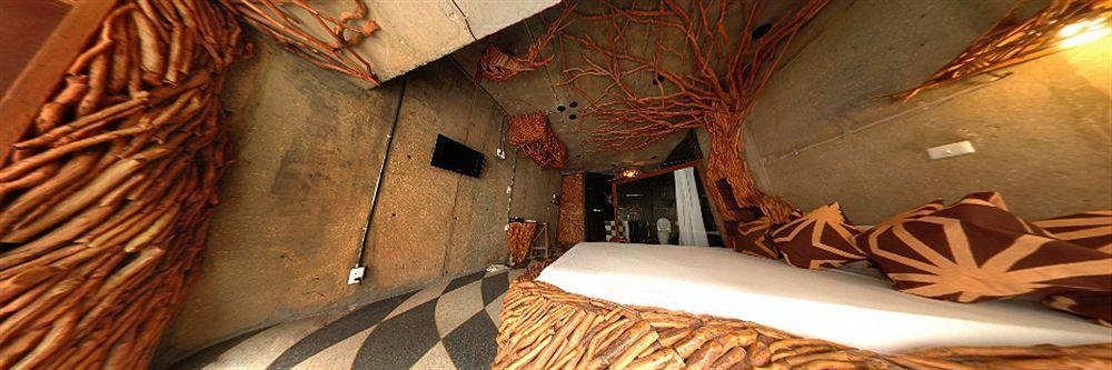 MO Rooms by null