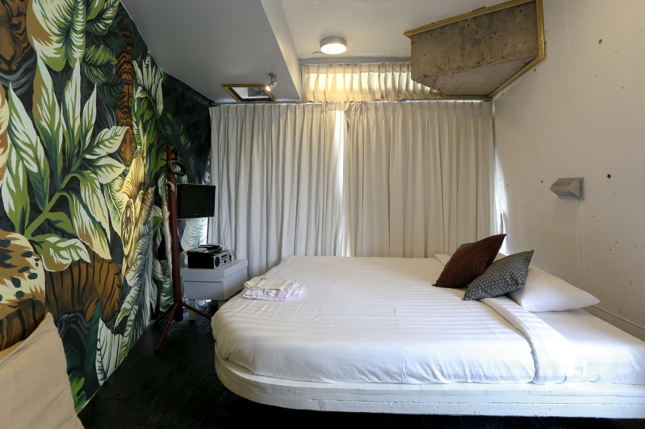 MO Rooms by null