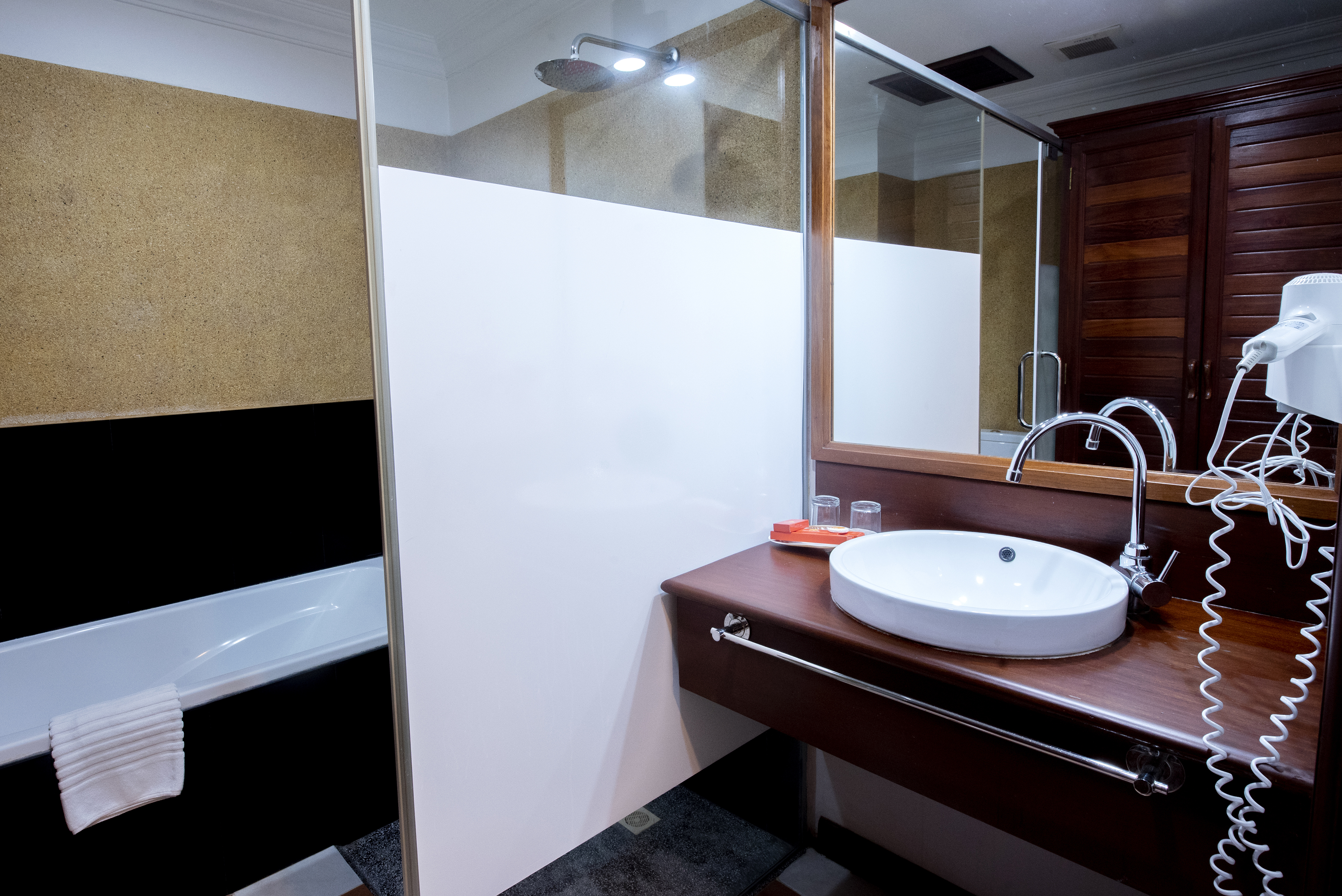 Royal Crown Hotel and Spa by null