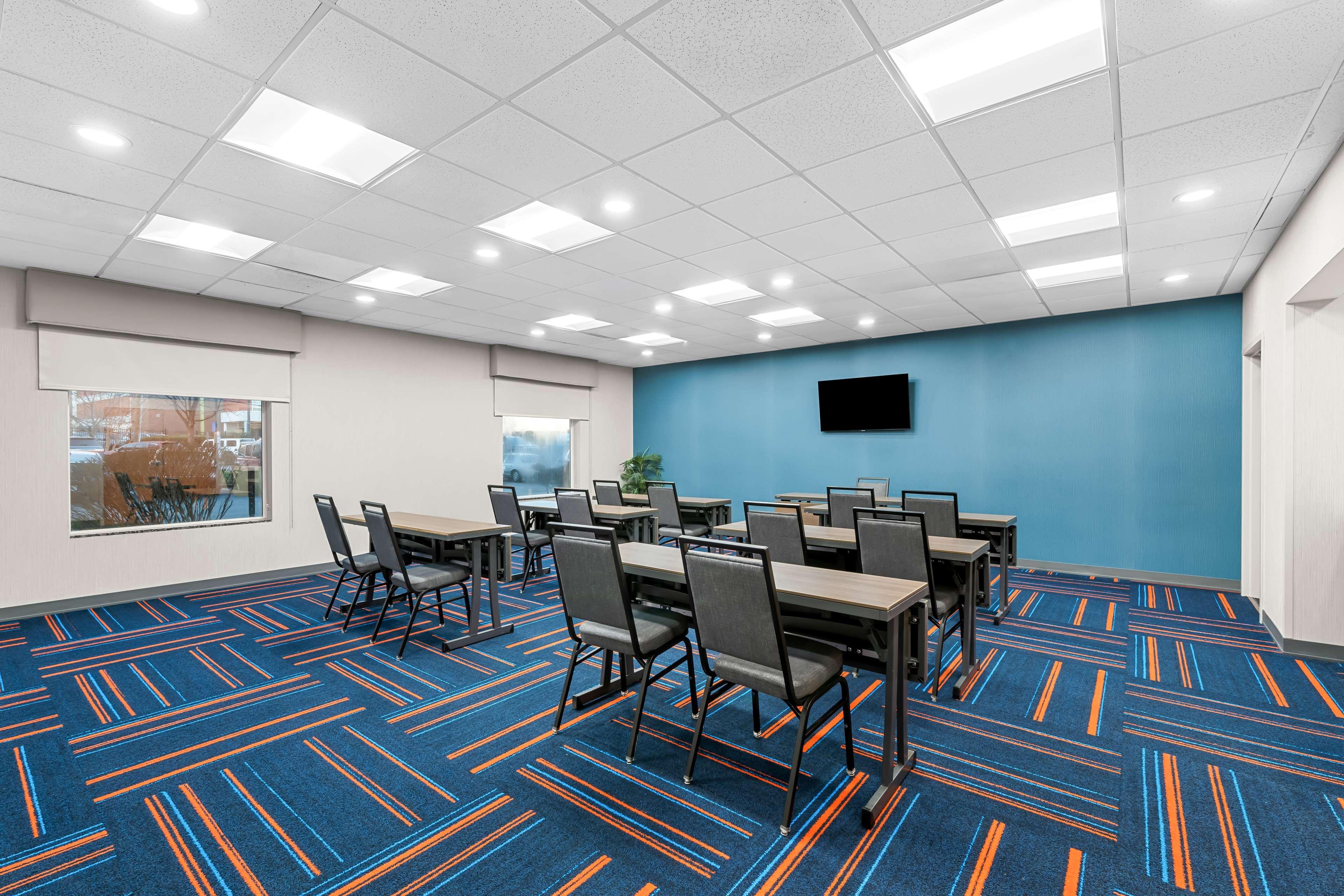 Hampton Inn & Suites Charlotte Airport