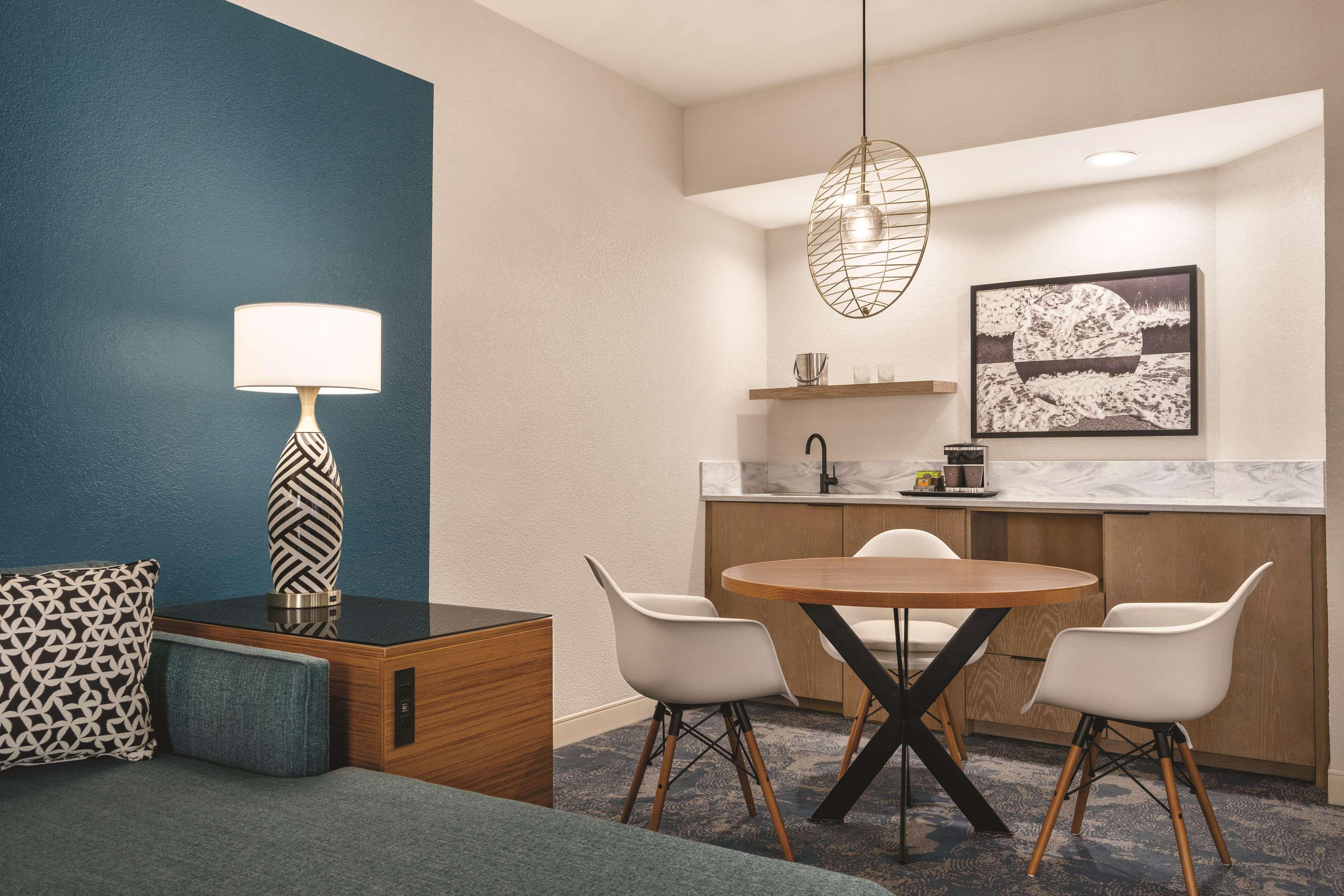 DoubleTree by Hilton Tampa Rocky Point Waterfront
