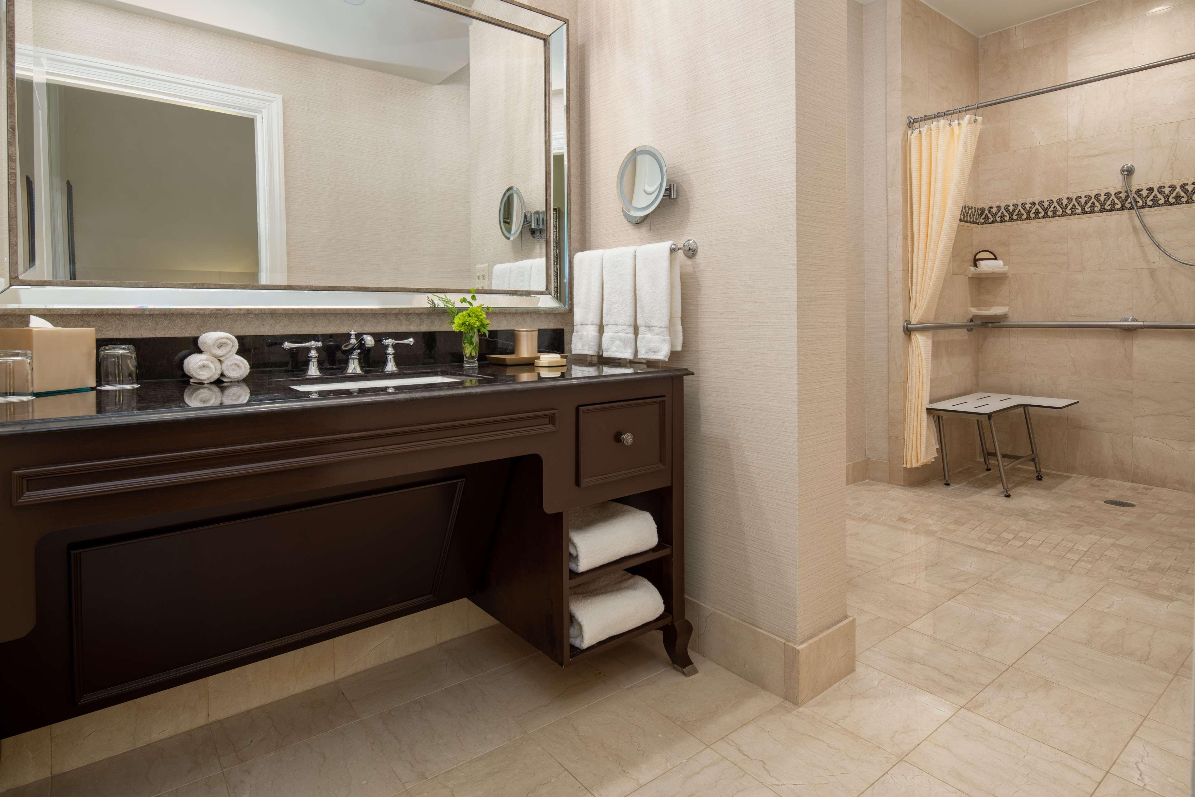 The Roosevelt New Orleans, A Waldorf Astoria Hotel