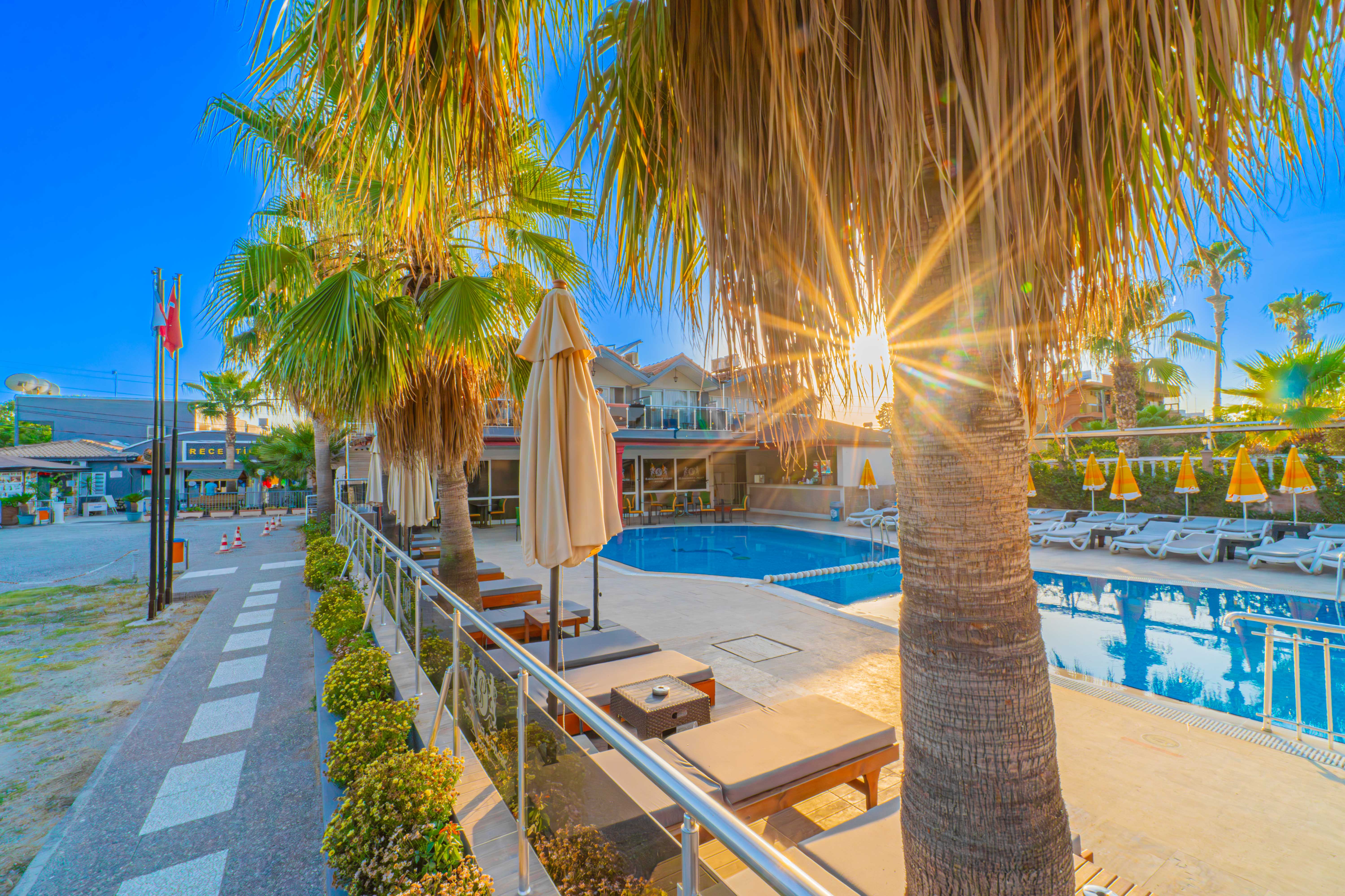 Sayanora Hotel - фото