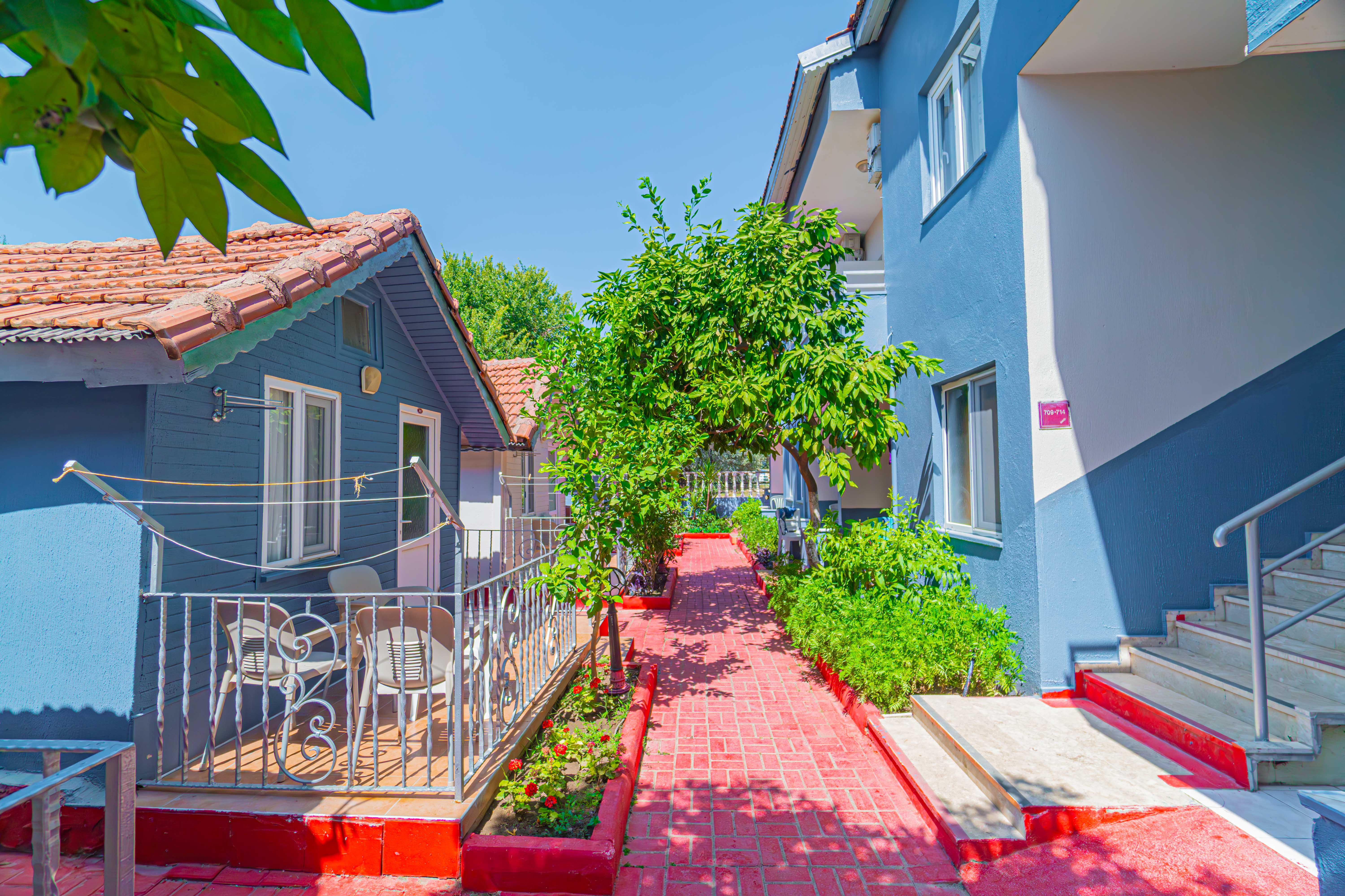 Sayanora Hotel - фото