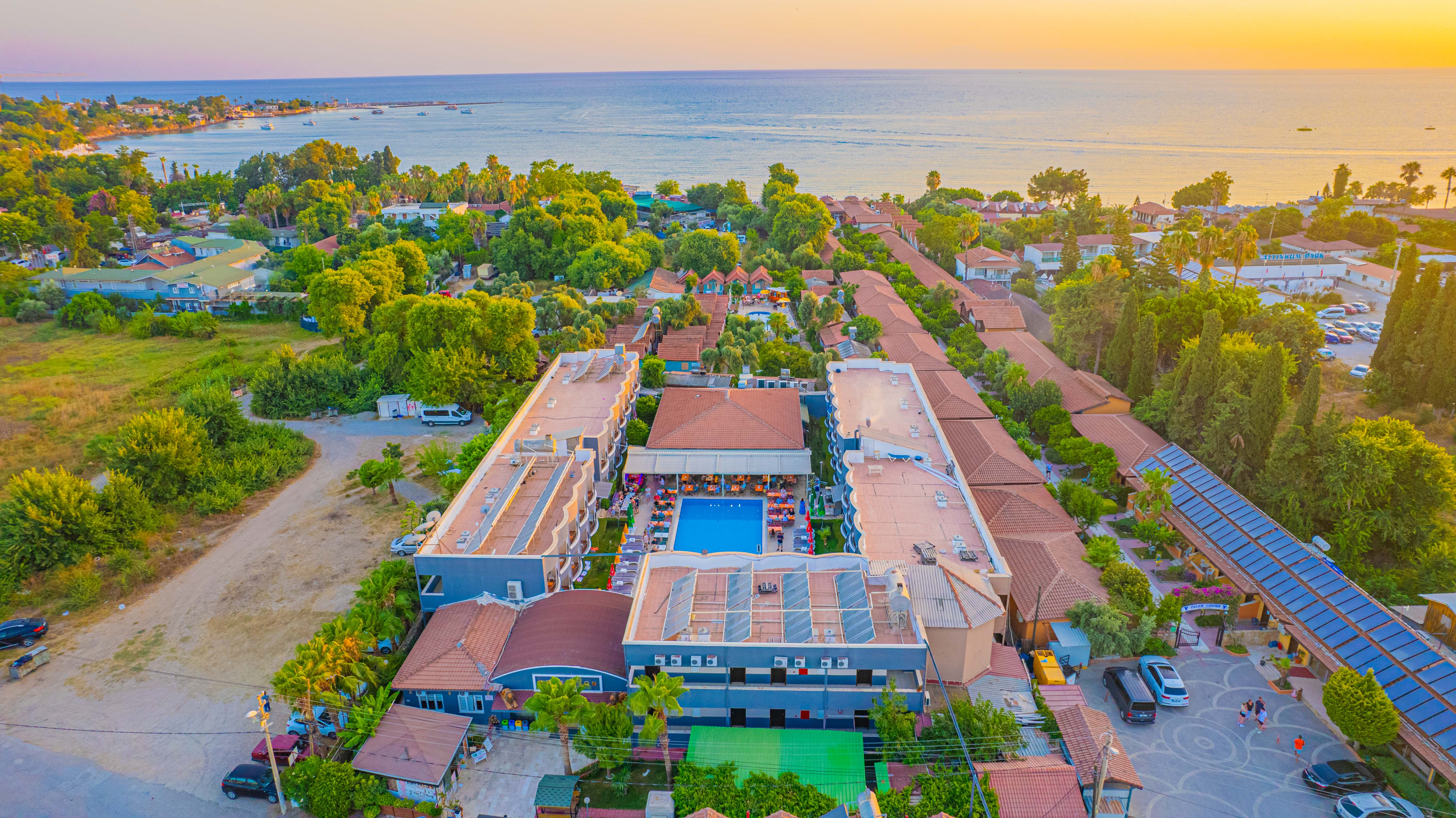 Sayanora Hotel - фото