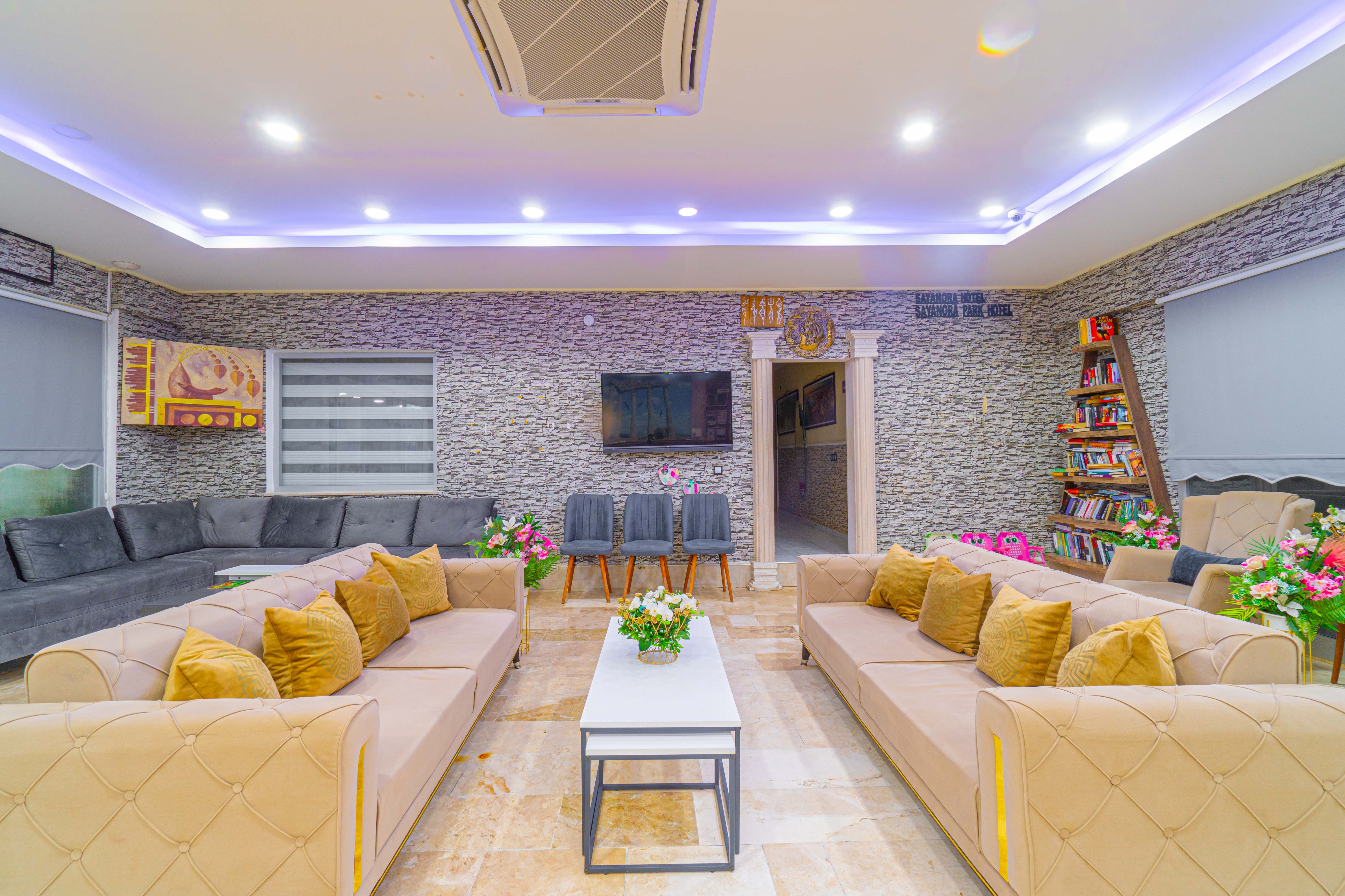 Sayanora Hotel - фото